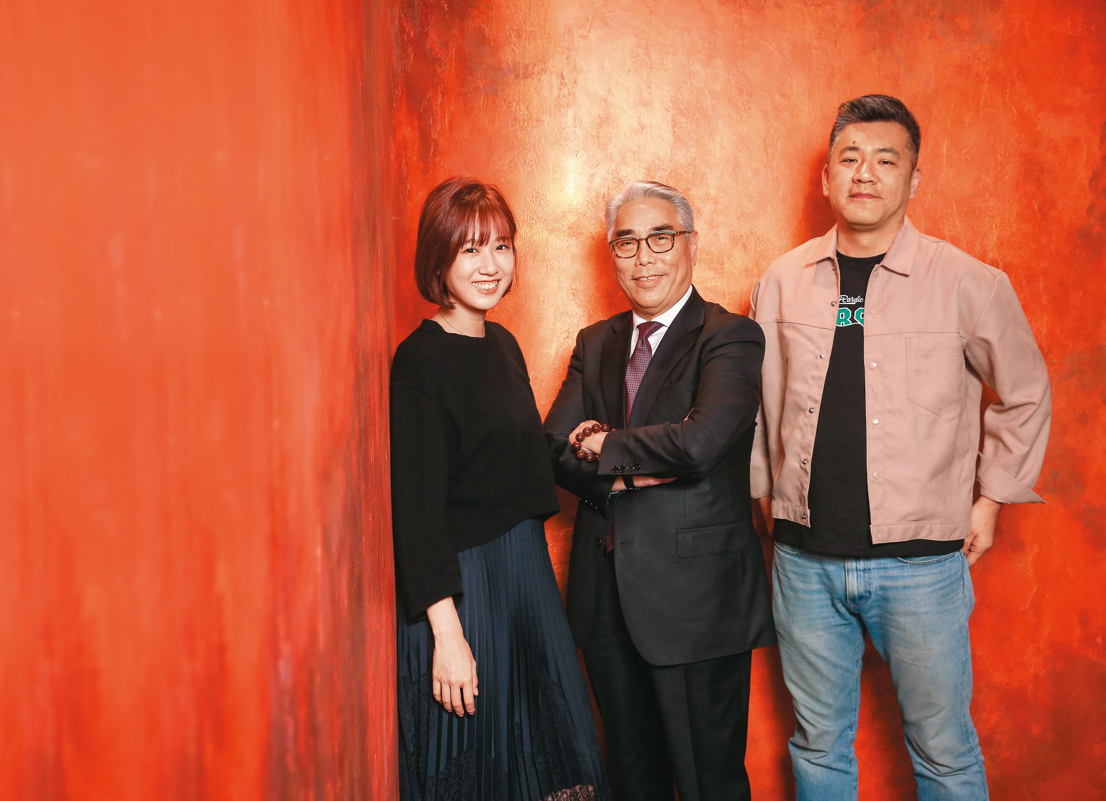演員方志友(左起)、百聿數碼副董事長楊盛昱與導演郝心翔,皆在TVBS與百聿數碼合製《粉紅色時光》過程中收穫滿滿。