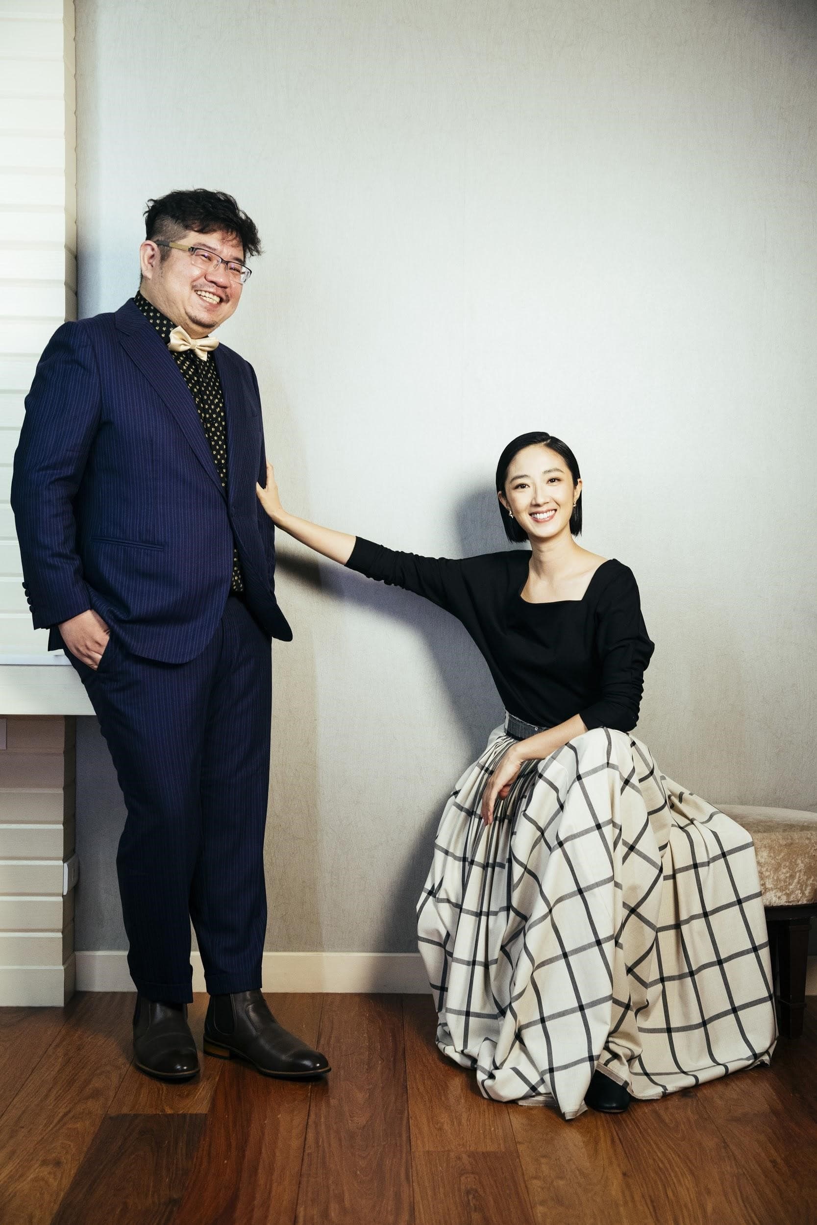 編導張耀升(左)眼中的女主角桂綸鎂(右)在潑辣、瘋癲外,還演出楚楚可憐的脆弱面、年齡變化的時間感。