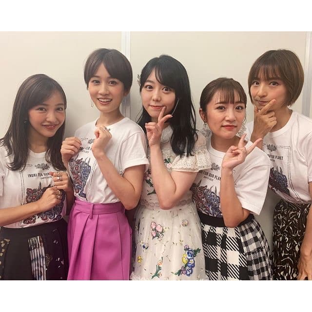 AKB48初代人氣成員被稱為「神7」，也都陸續步入禮堂，左起板野友美、大前敦子、峯岸南、高橋南與篠田麻里子。（翻攝自板野友美IG）