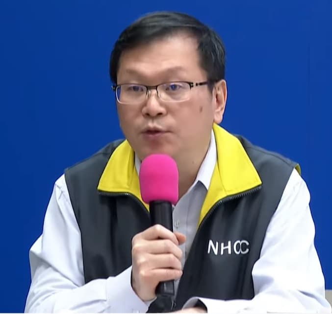 中央流行疫情指揮中心發言人莊人祥曾表示,台灣如取得疫苗,將分成3階段接種。(翻攝自衛生福利部疾病管制署Youtube)