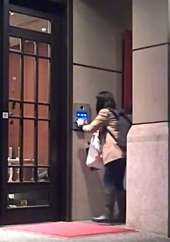 2021年3月2日19:42:38,顏若芳回家。