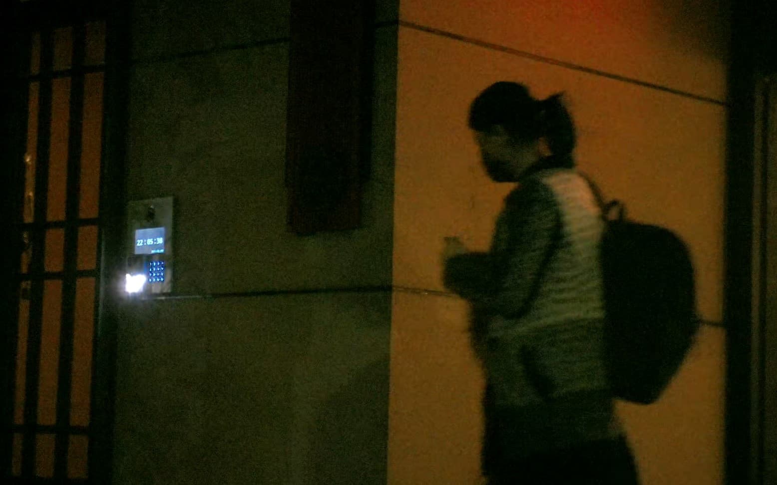 2021年3月4日22:23:48,顏若芳回家。