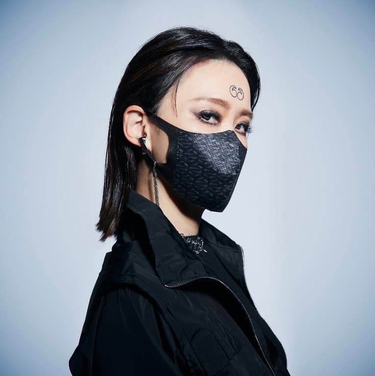Doris認為此次推出的口罩，既時尚又有個性。（日出音樂提供）