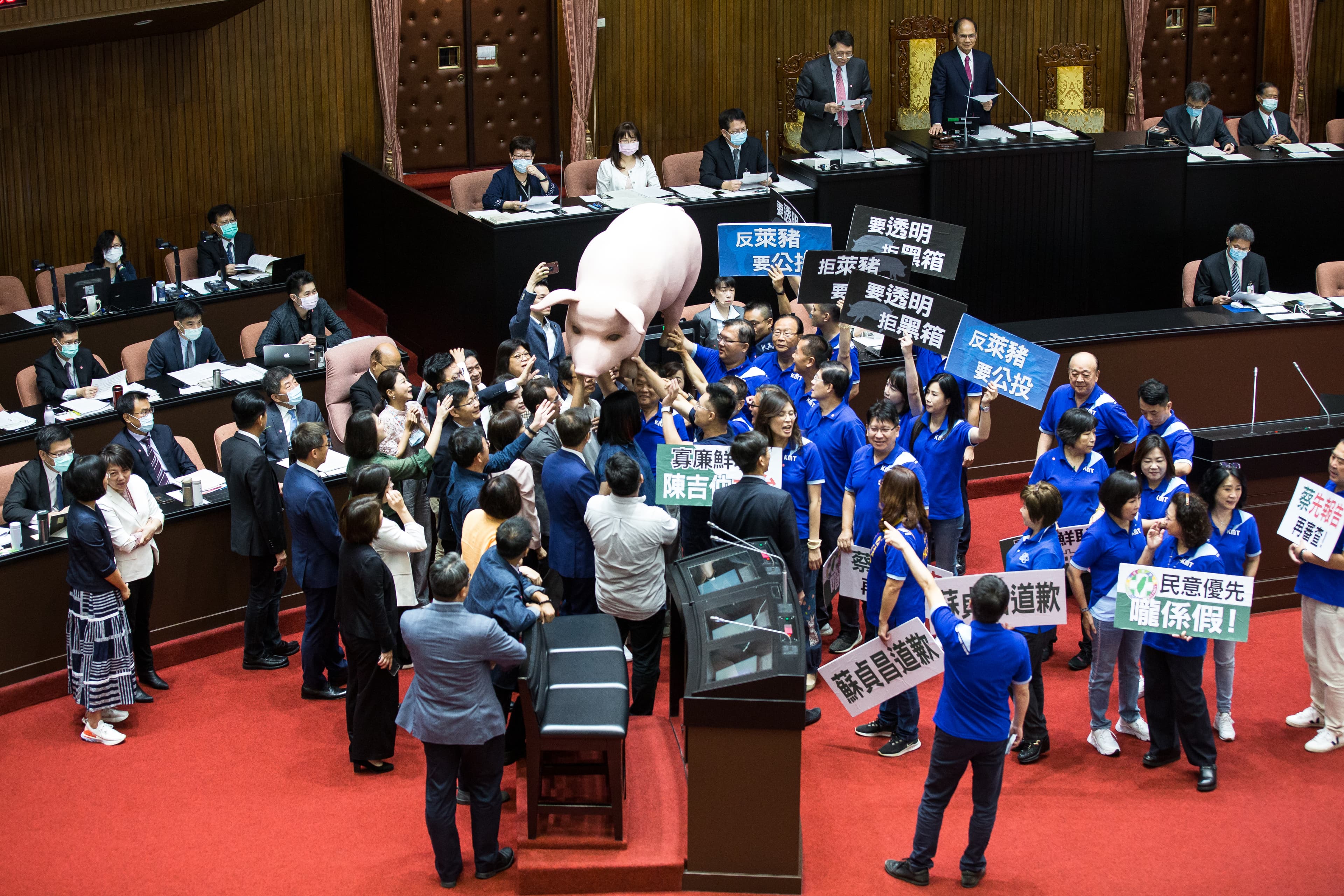 本次評鑑的會期應審議預算,朝野卻因萊豬議題發生嚴重爭執。