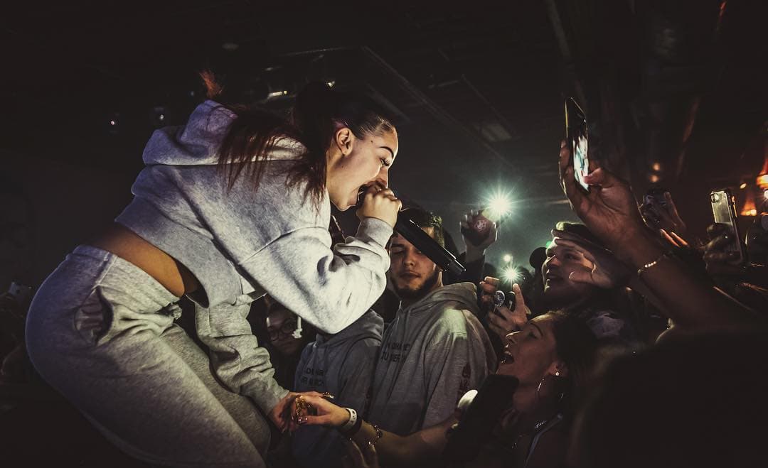 布雷戈利的歌曲用詞簡單卻飽含對憤怒怨懟,很受年輕人歡迎。(翻攝自布雷戈利IG)