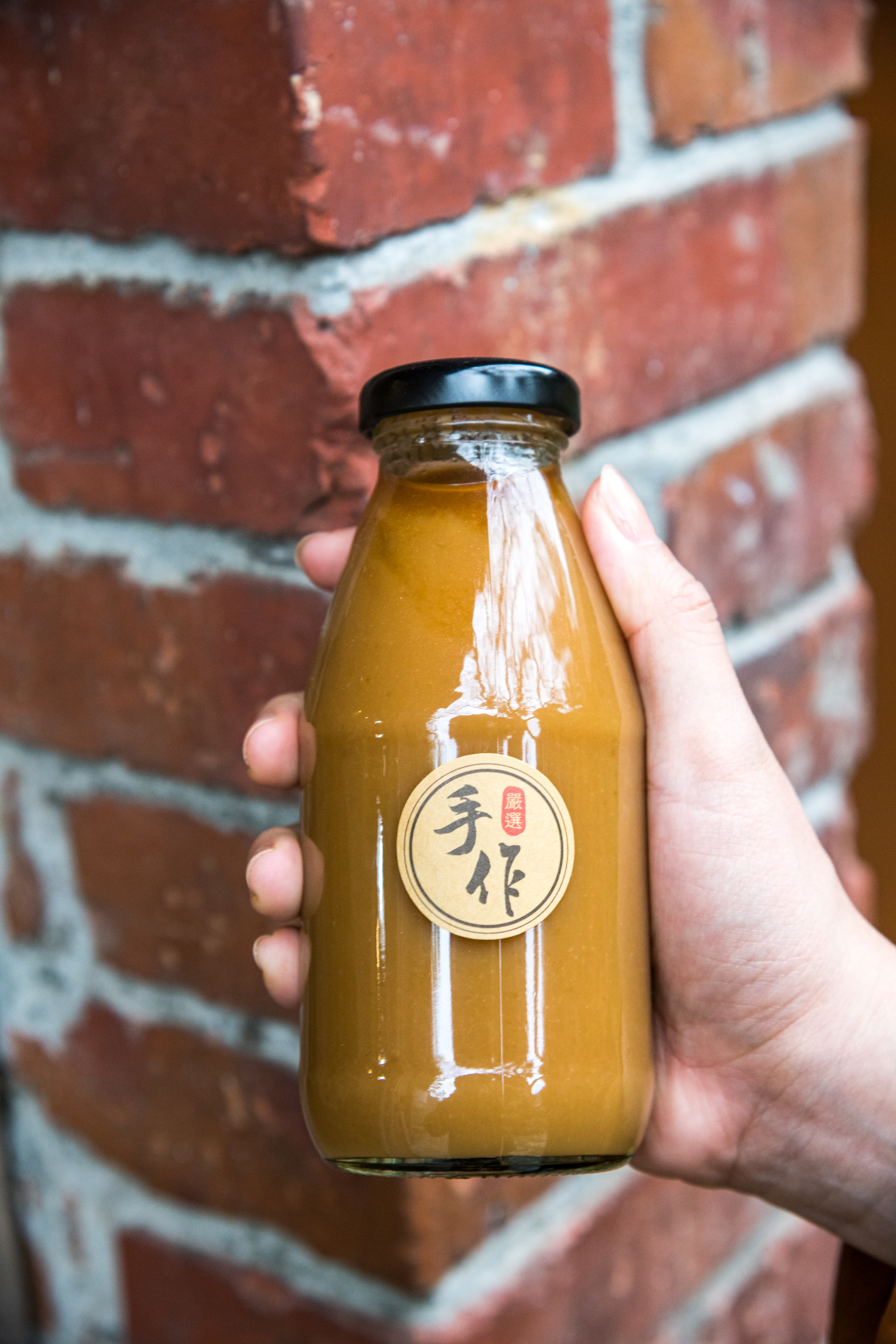 手作「味噌梅汁」酸香可口。(300元/瓶)
