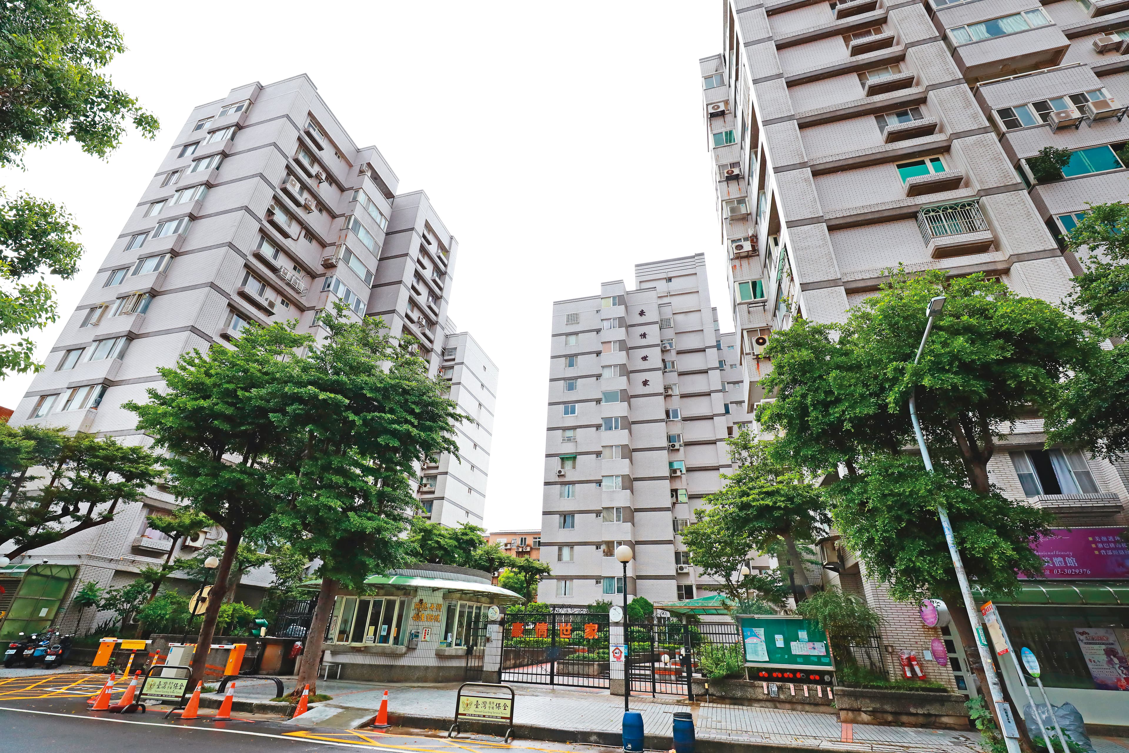 張大偉和白手套先約在他位於桃園的豪情世家社區(圖)外,然後開車載對方進地下停車場收取賄款。