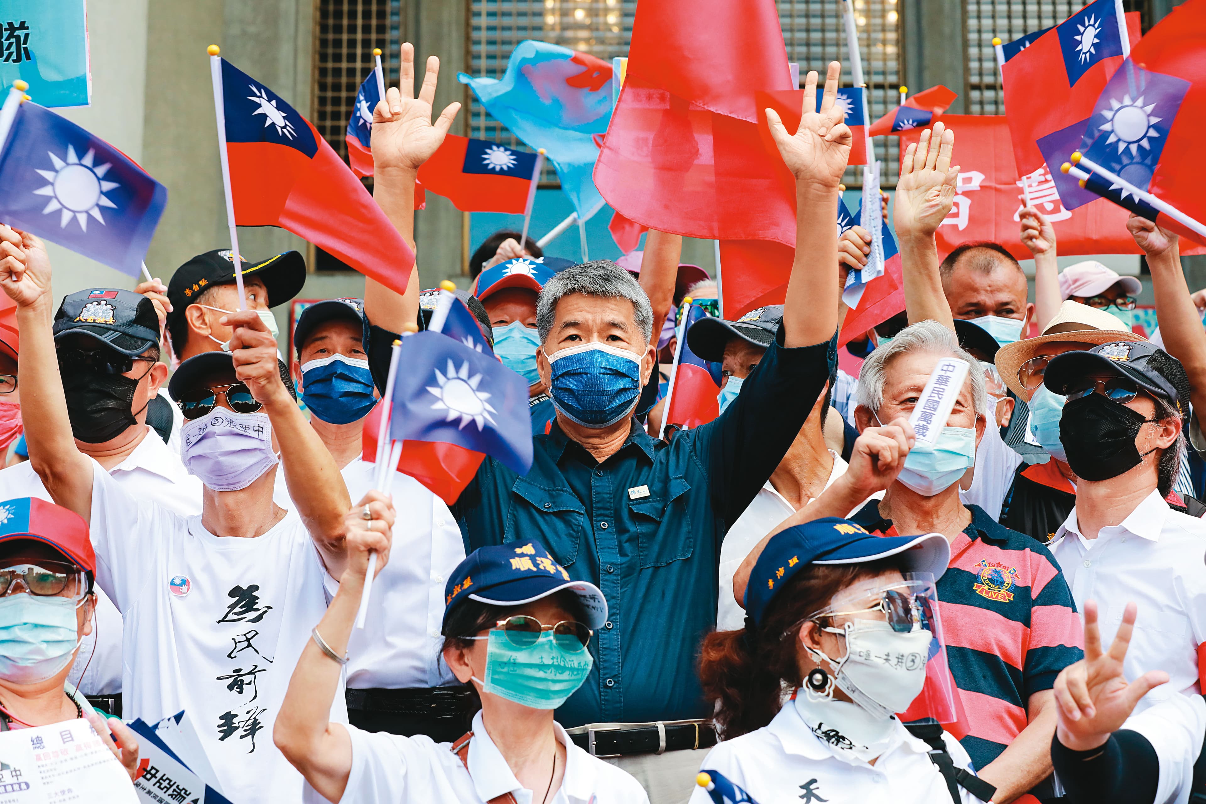 黨內普遍認為,朱立倫陣營是靠著選前操作「恐中(張亞中)牌」發酵,才驚險當選。圖為張亞中24日出席活動。