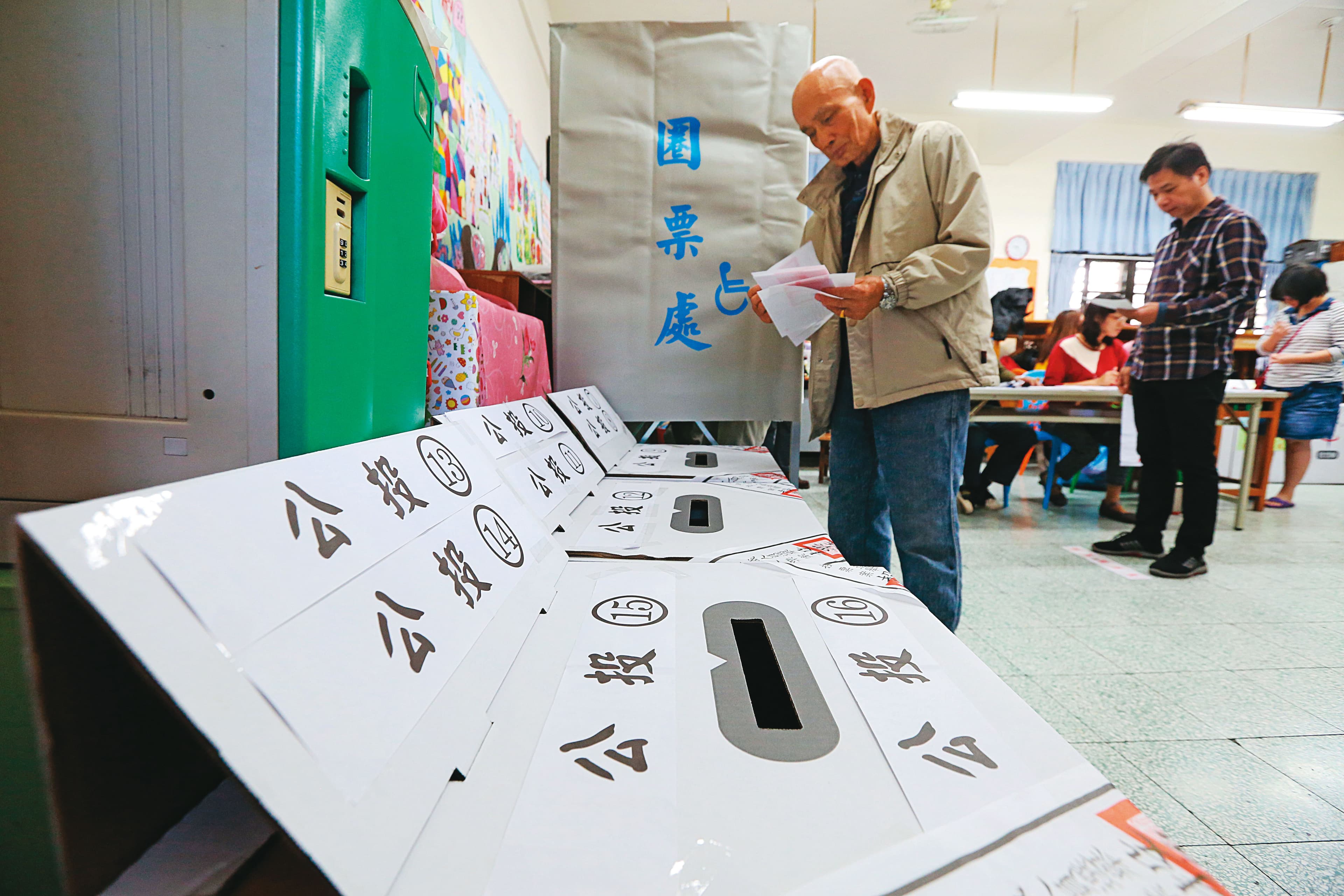 黨內人士認為,朱立倫接下來面對罷免陳柏惟案及年底公投案,必須展現強勢姿態,才能鞏固領導中心。圖為2018年九合一選舉。