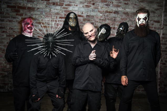 全員頭戴面具的滑結樂團,風格非常驚世駭俗。(翻攝Slipknot IG)