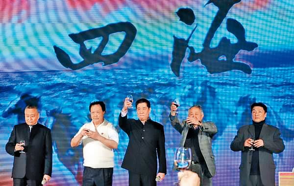 四海幫是台灣3大幫派之一,與部分政商界人士關係緊密。圖為四海幫晚會。(刑事局提供)