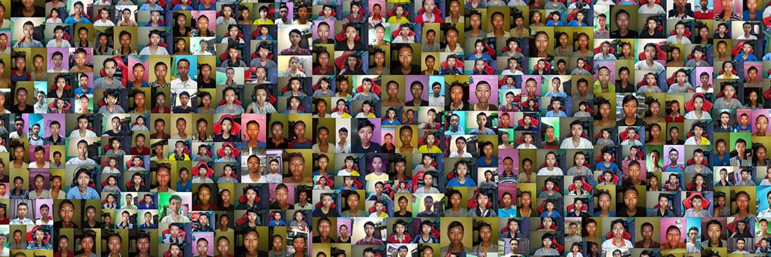 Ghozali Ghozalo自己18歲至22歲期間拍的933張自拍照，製作成NFT交易。