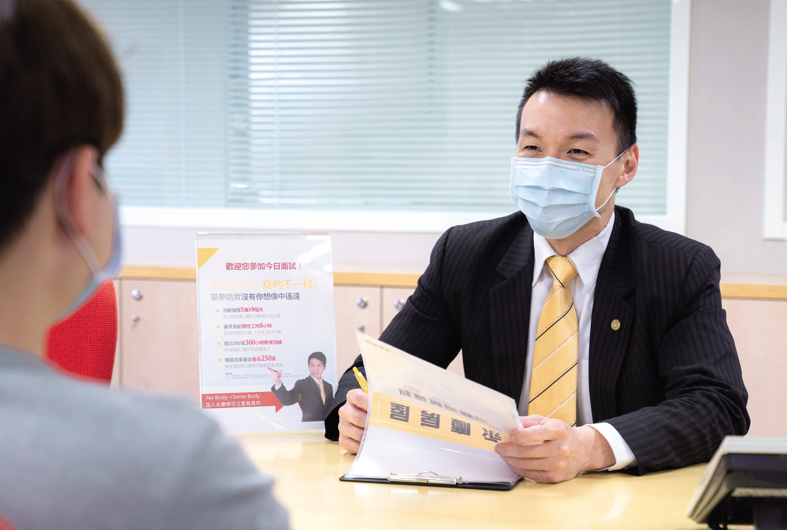 永慶房屋的「誠實」不僅贏得客戶心,也吸引眾多求職者加入「誠實房仲」的行列,週週面試達百人。