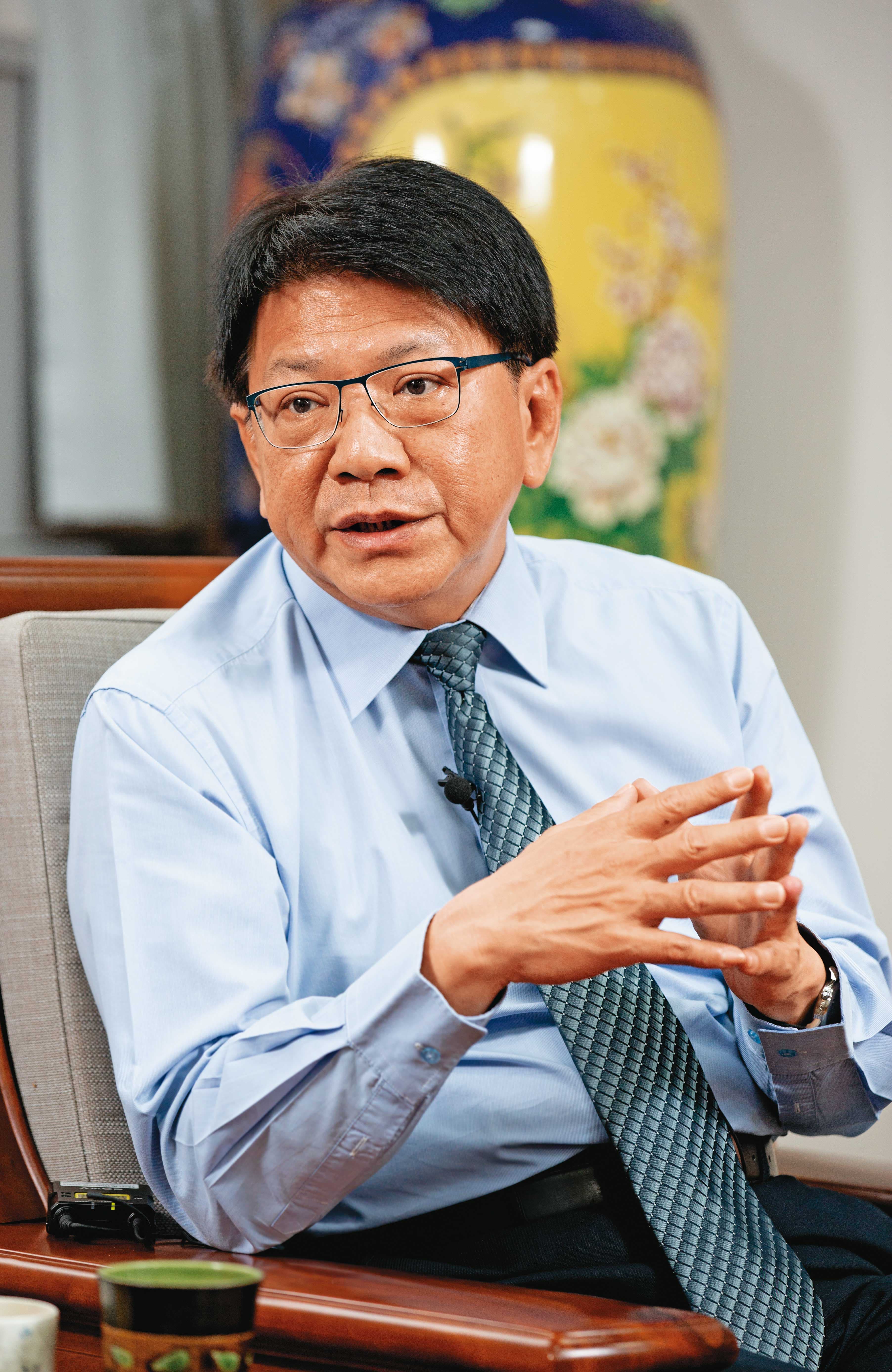 屏東縣長潘孟安曾被徵詢出戰新北,但他選擇固守屏東,力求平安交棒。