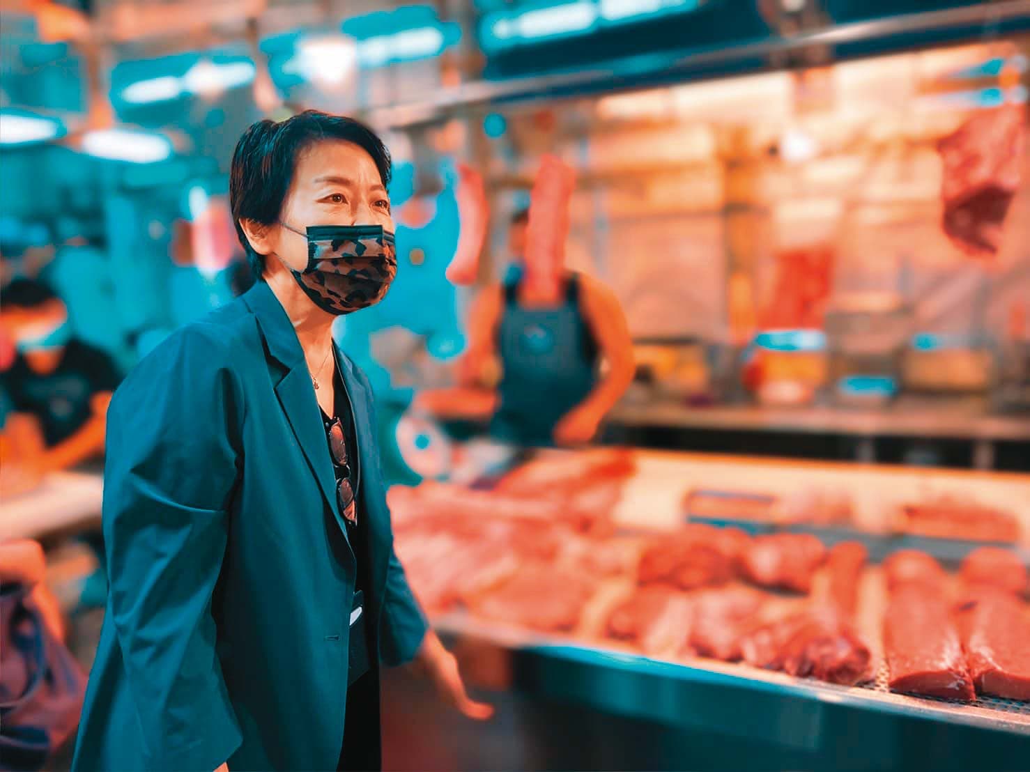 台北市副市長黃珊珊近日持續走訪基層,聲勢不墜,與藍綠陣營三足鼎立。(翻攝黃珊珊臉書)