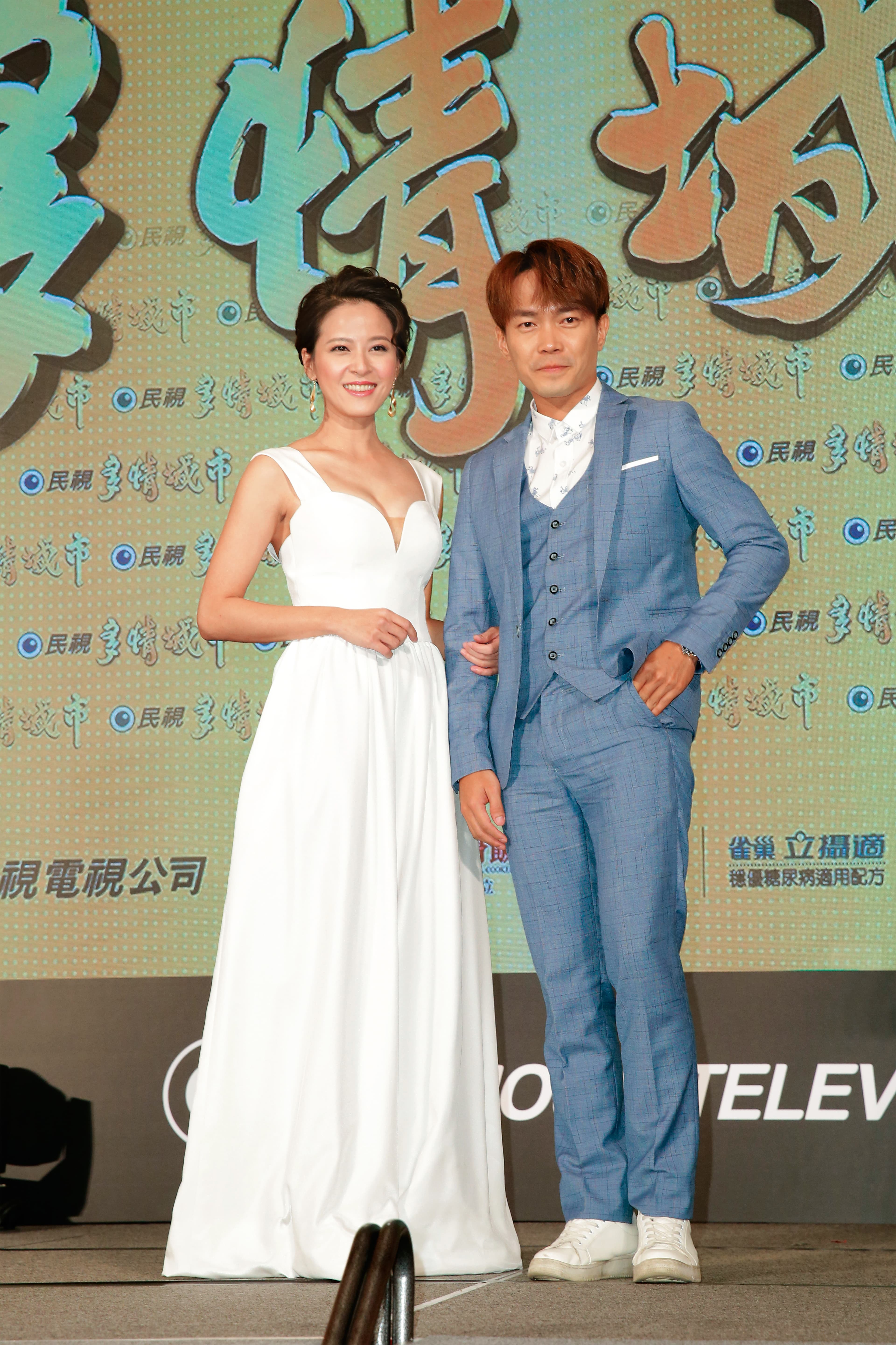 據說許仁杰常向劇組抱怨老婆，所以圈內早已流傳他婚姻出問題，並且他還塑造自己是被打壓的角色。左為蘇晏霈。