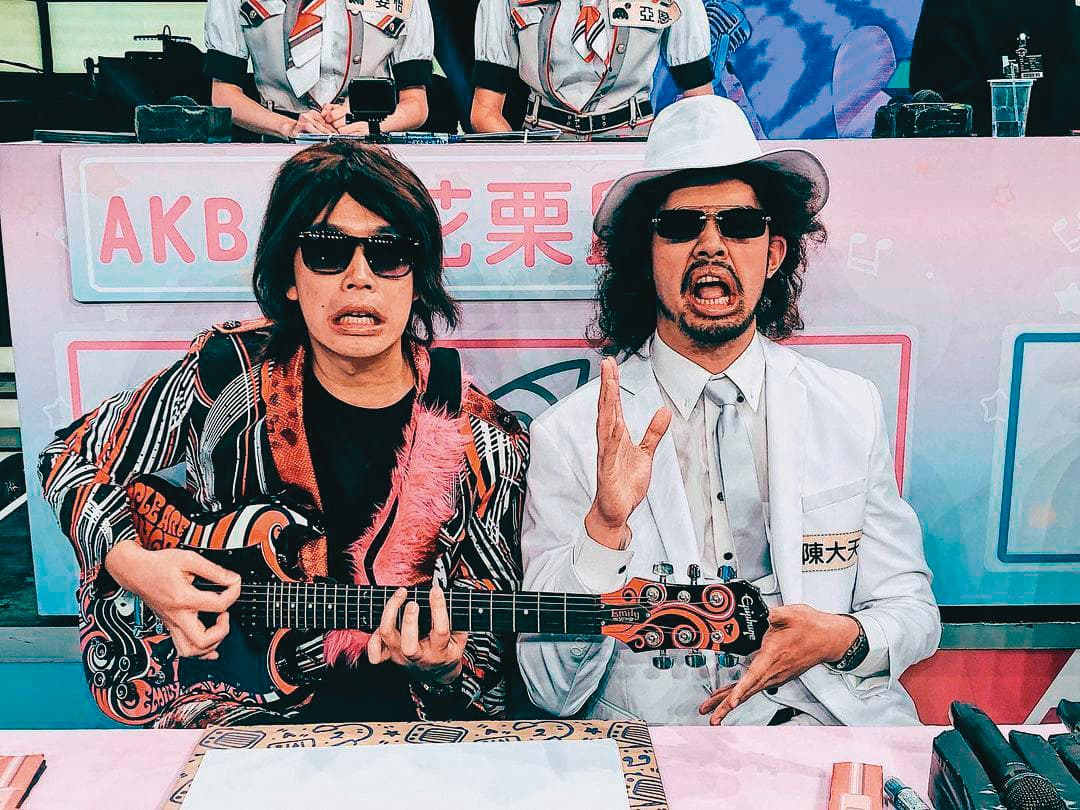 陳大天(右)曾在節目中與黃鐙輝(左)分別模仿張菲、伍佰。(翻攝自陳大天IG)