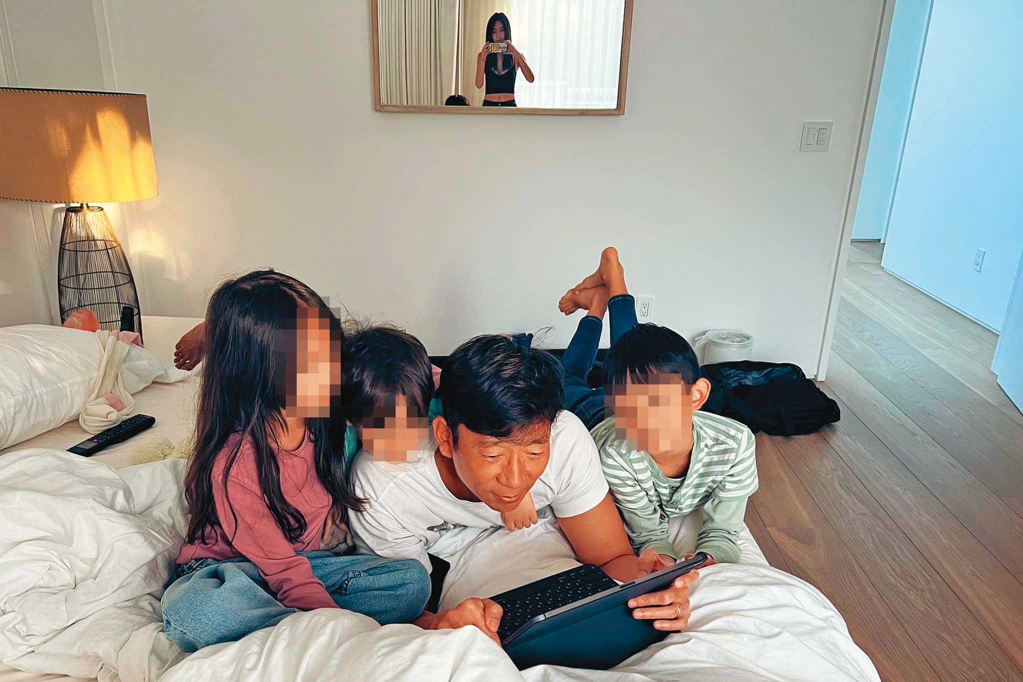 隋棠常在臉書po出一家5口同框照,拍攝地點就是台北大直的住家。(翻攝隋棠臉書)