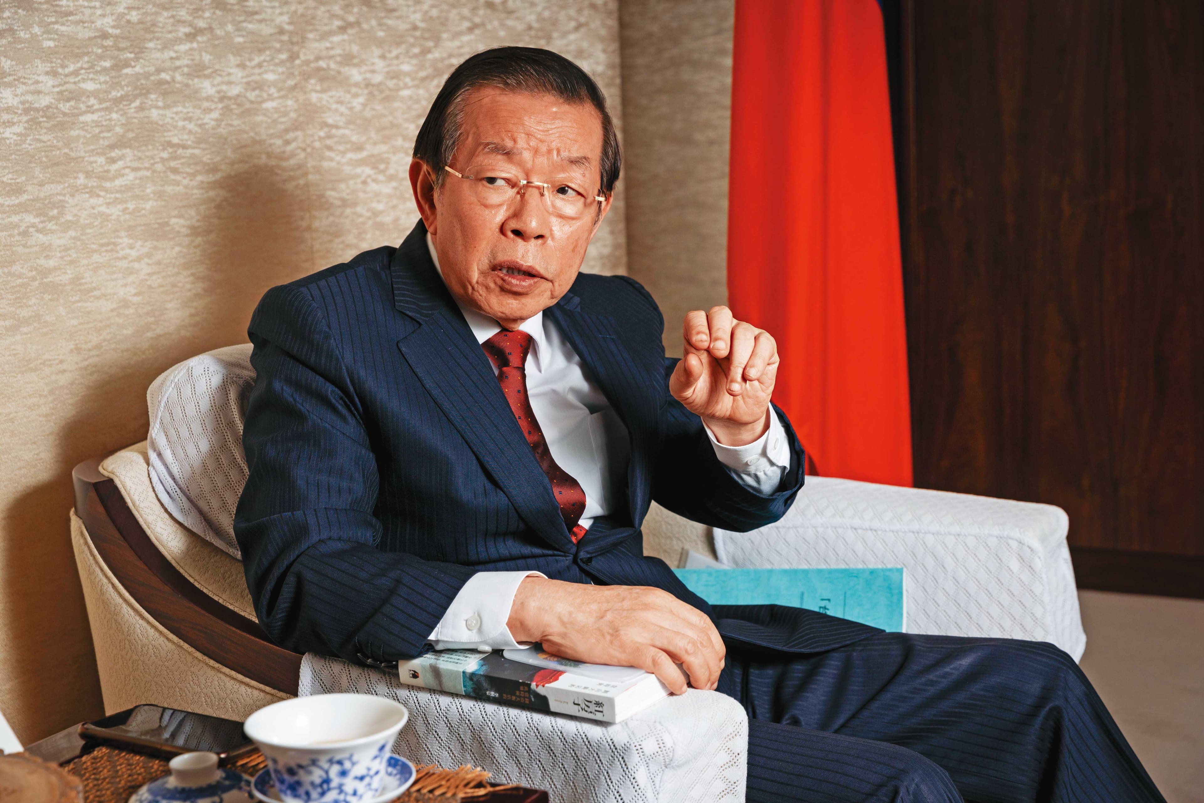 高明輝出庭作證時透露,1982年間,當時的調查局長阮成章曾要他準備20萬元給謝長廷(圖)。