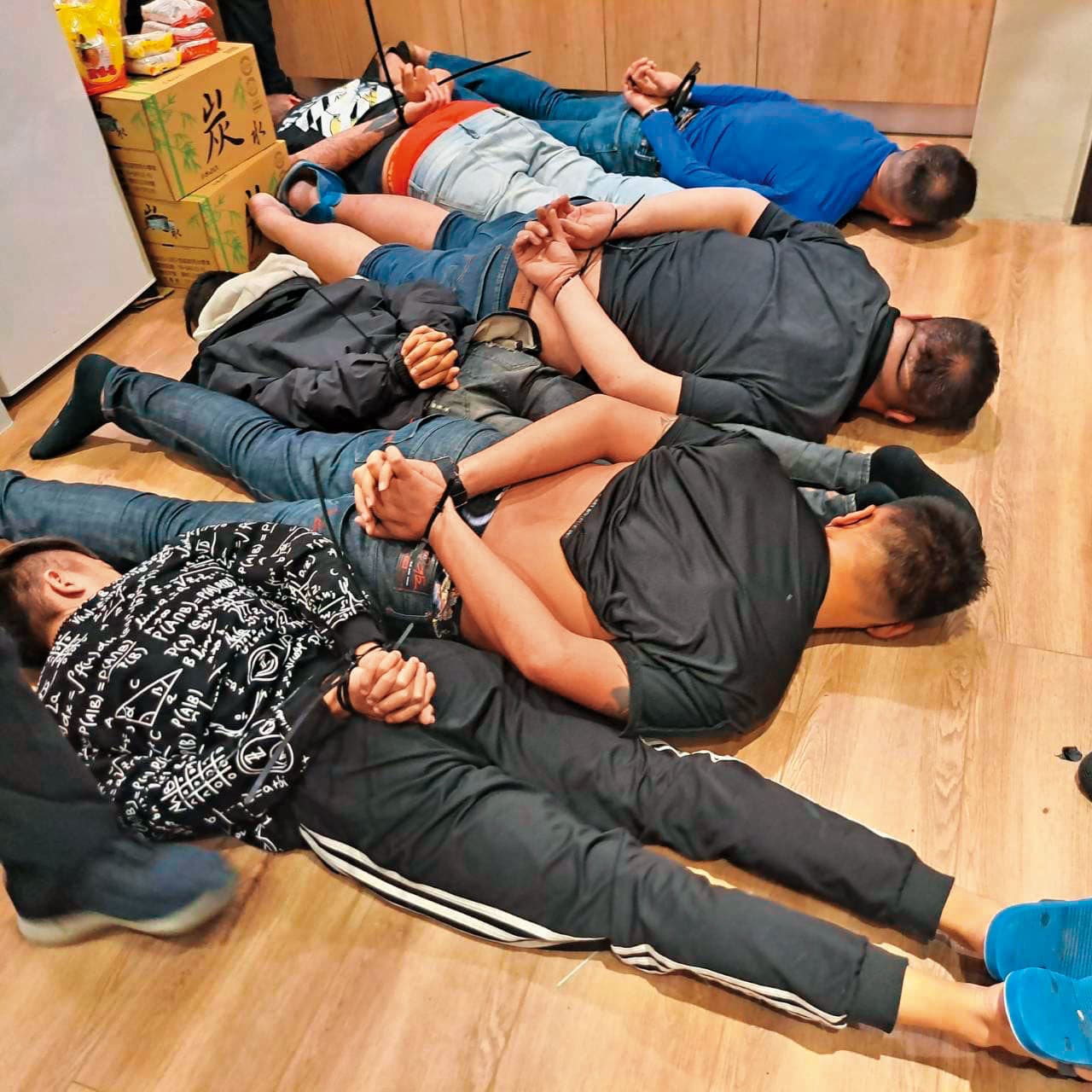 台灣近來詐騙猖獗,侯友宜的治安政策瞄準打擊詐騙。圖為警方破獲詐騙集團。(警方提供)