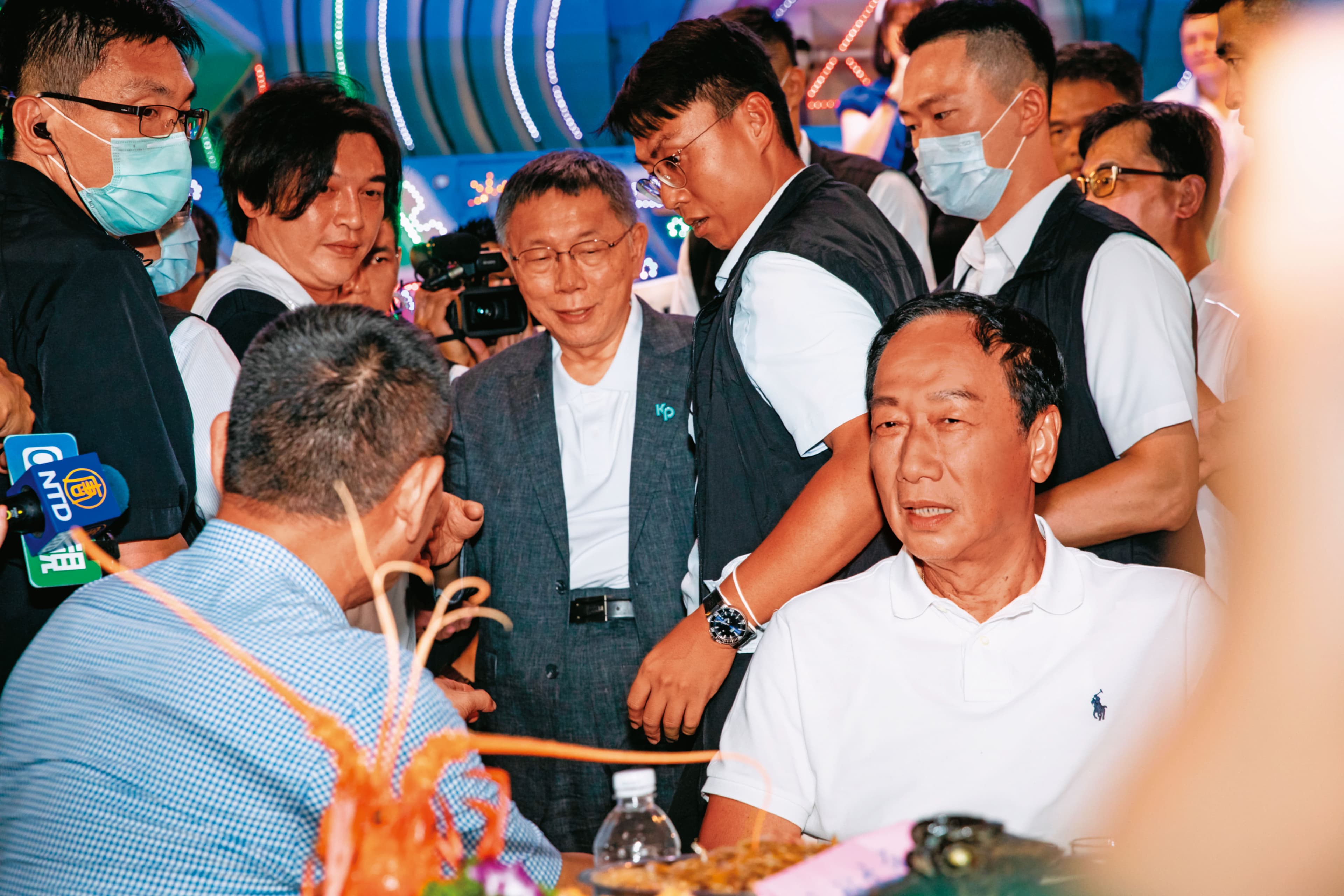 郭台銘多次喊話藍白陣營喝咖啡,引來柯文哲吐槽:「別每天在媒體放話,這樣誰受得了?」