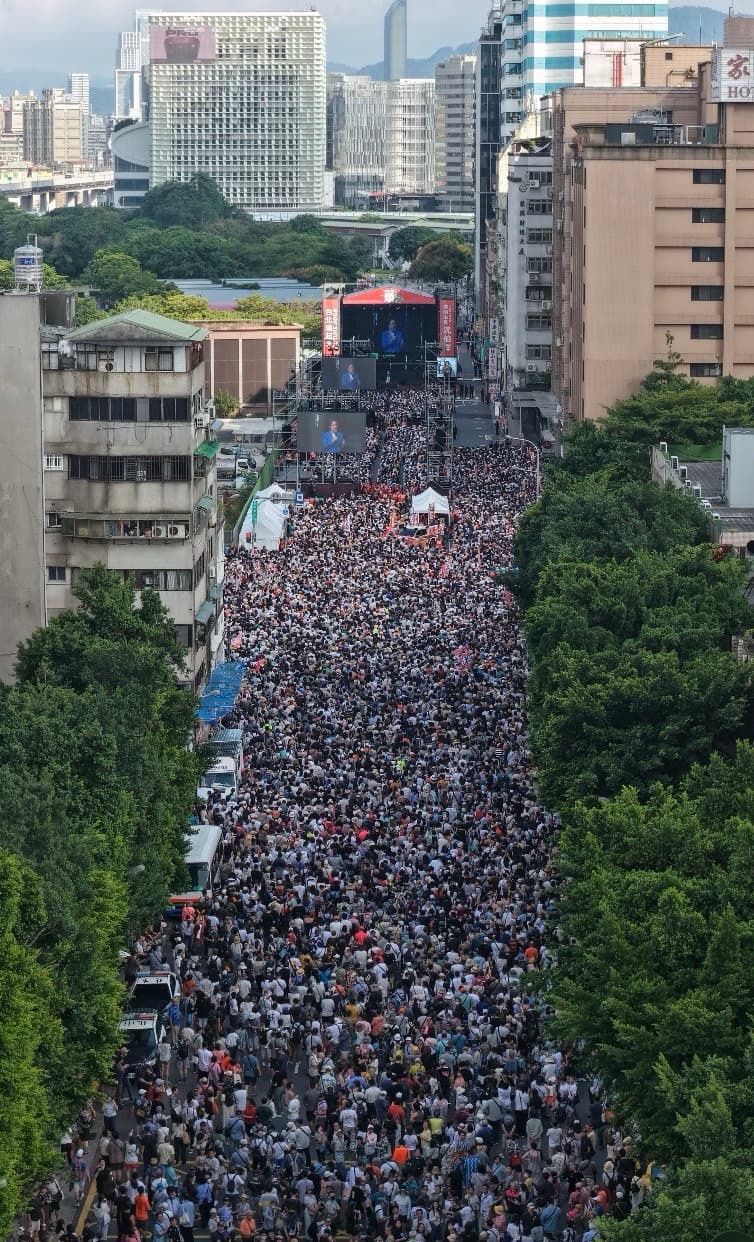 沈伯洋參選後掀「洋流」,競總成立大會現場擠滿支持者。(沈伯洋競辦提供)