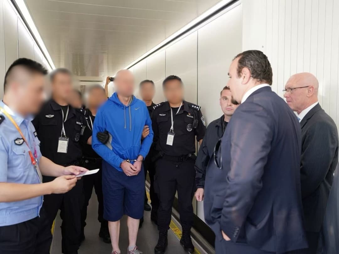 美國法警局23日證實,副法警已前往上海浦東國際機場接管海爾斯並押解回國。(翻攝自usmarshalshq IG)