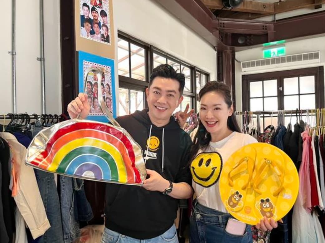 王俐人是唯愛公益協會的愛心大使,時常號召出席募款活動。左為李明川。(唯愛公益協會、產值娛樂)