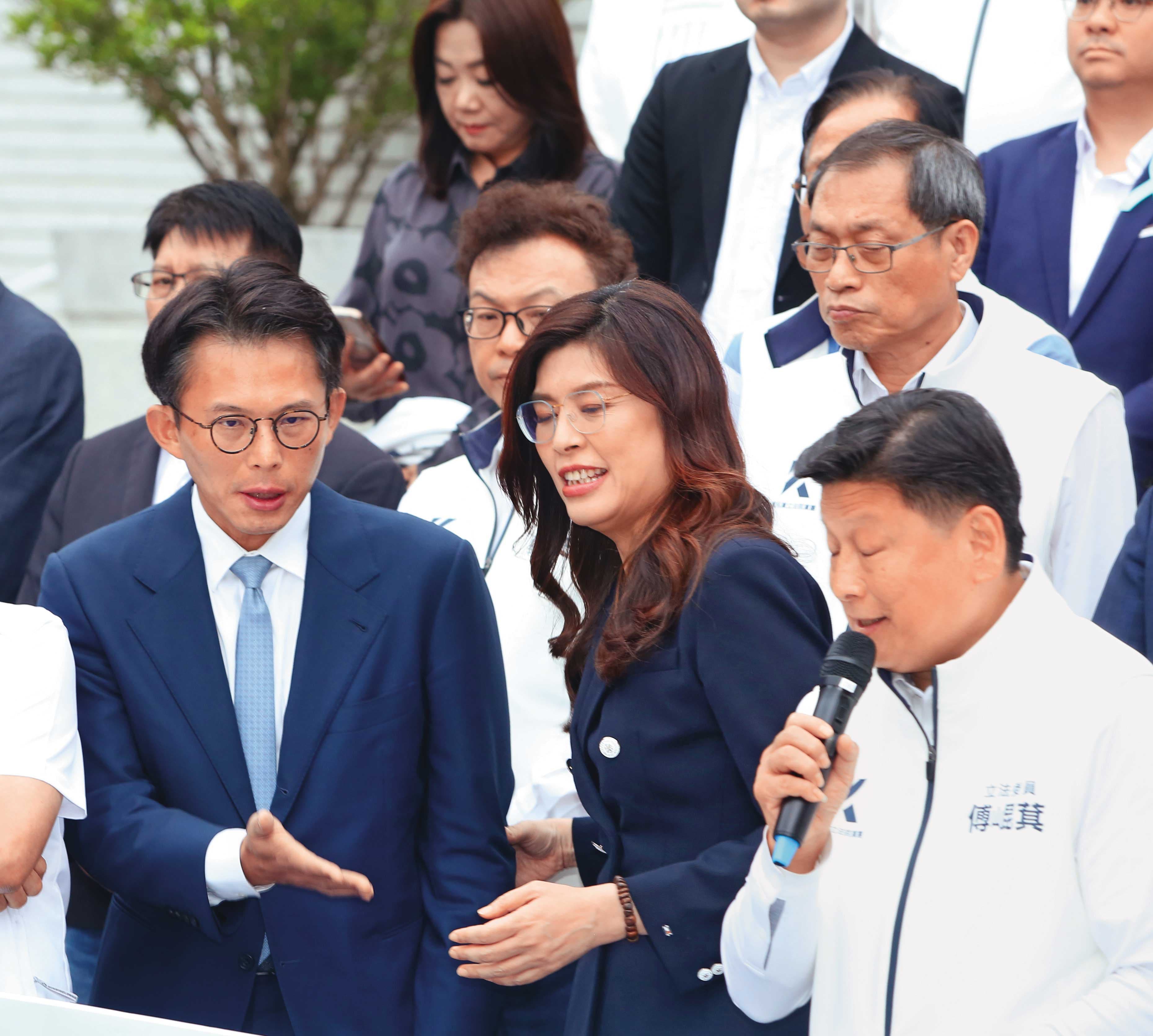 藍白在新北雖高度密接整合,但因白營基本盤萎縮加上近期竹北整合破局,替選戰添變數。(鏡報姜永年)