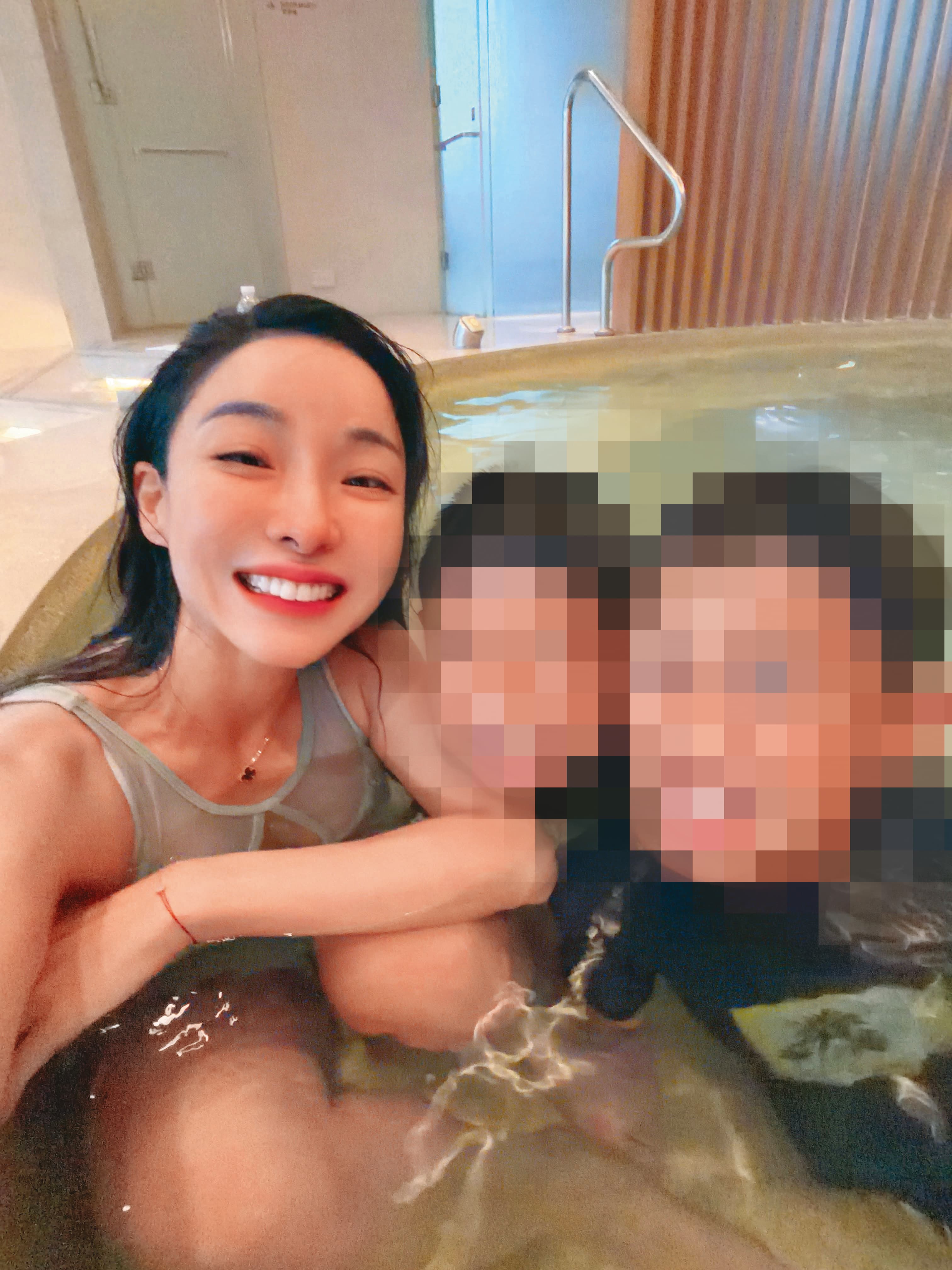 張宇在社群上經常呈現母子天倫和樂的畫面。(翻攝自張宇臉書)