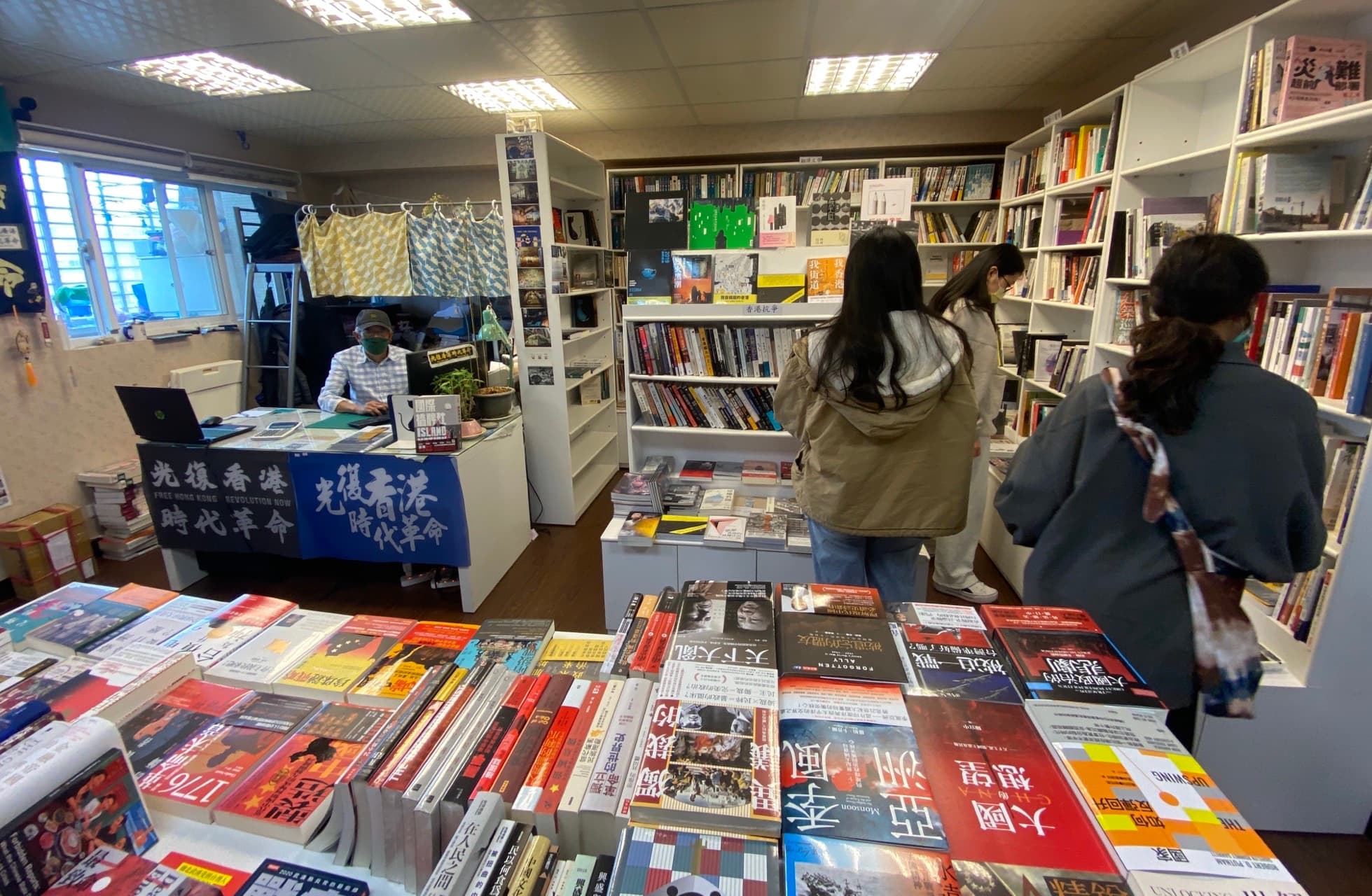 林榮基在台北捷運中山站附近重開銅鑼灣書店,後遷至金門街。(陳凱俊攝)