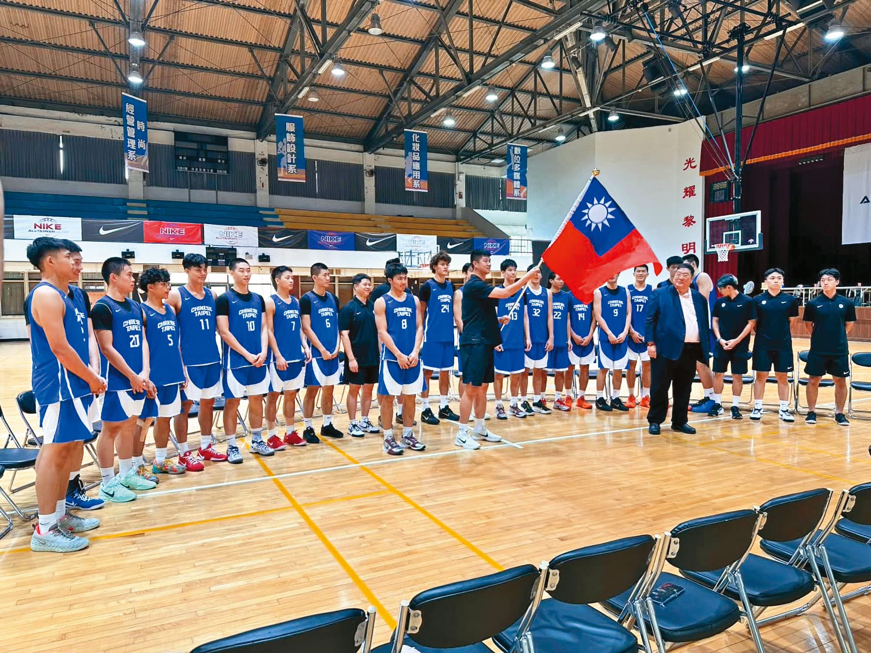 辜公怡缺席U18中華男籃代表隊上月底授旗儀式,在網路社群引發熱議。(翻攝籃協臉書)