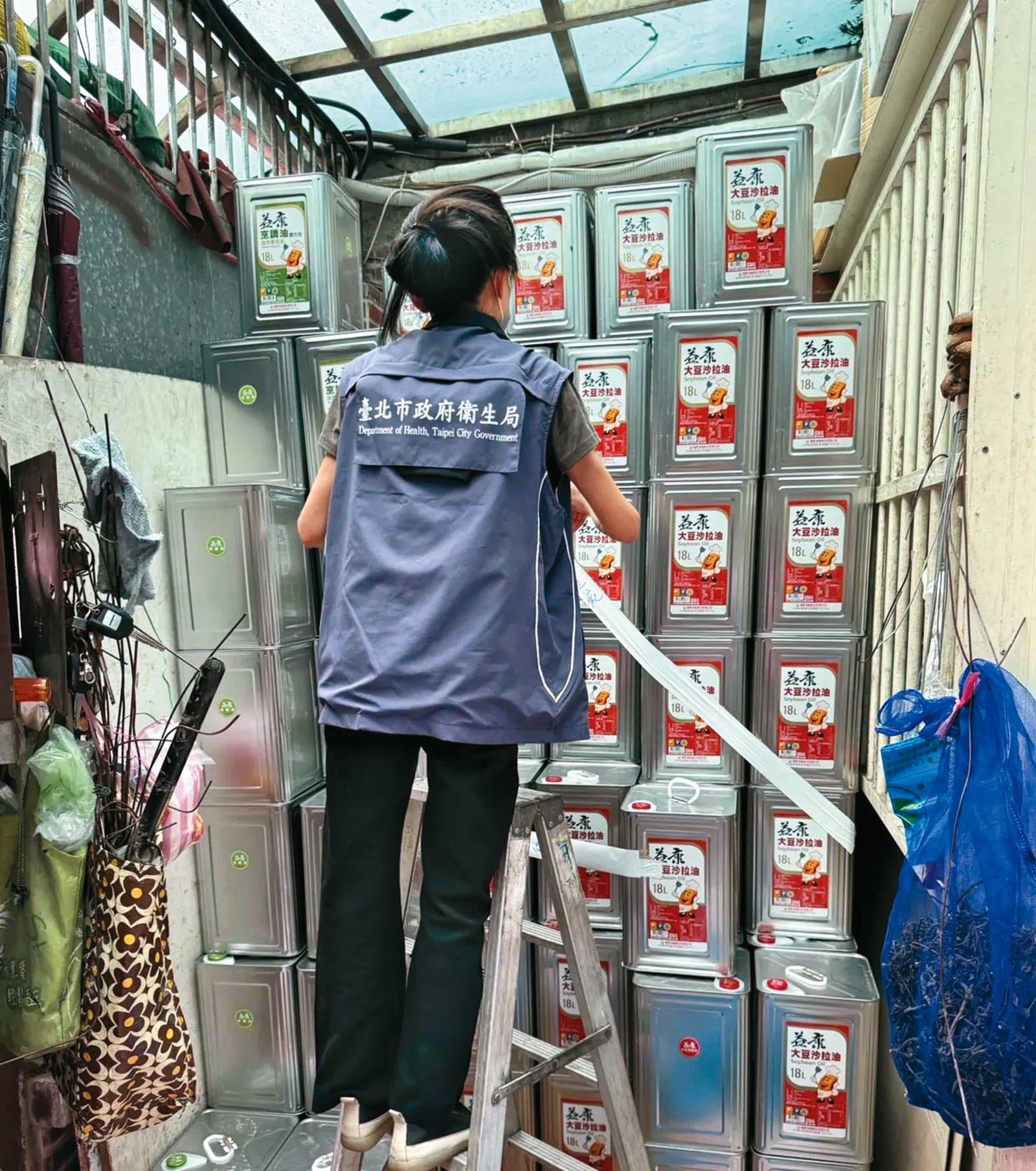 北市衛生局月初連續稽查問題油,並搶先中央公布流向。(台北市衛生局提供)