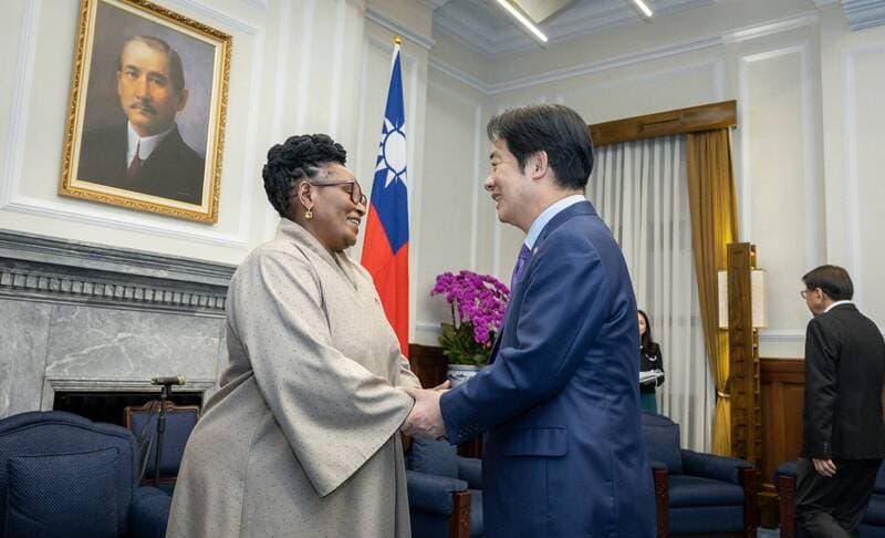 史瓦帝尼王國國王特使、副總理札杜莉4月30日來台會見賴總統。(總統府提供)
