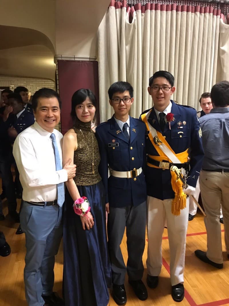 蘇麗媚多年前將2個兒子送去美國念軍校,坦言要讓兒子學習「抗壓性」與如何面對「挫折」。(網路圖片)