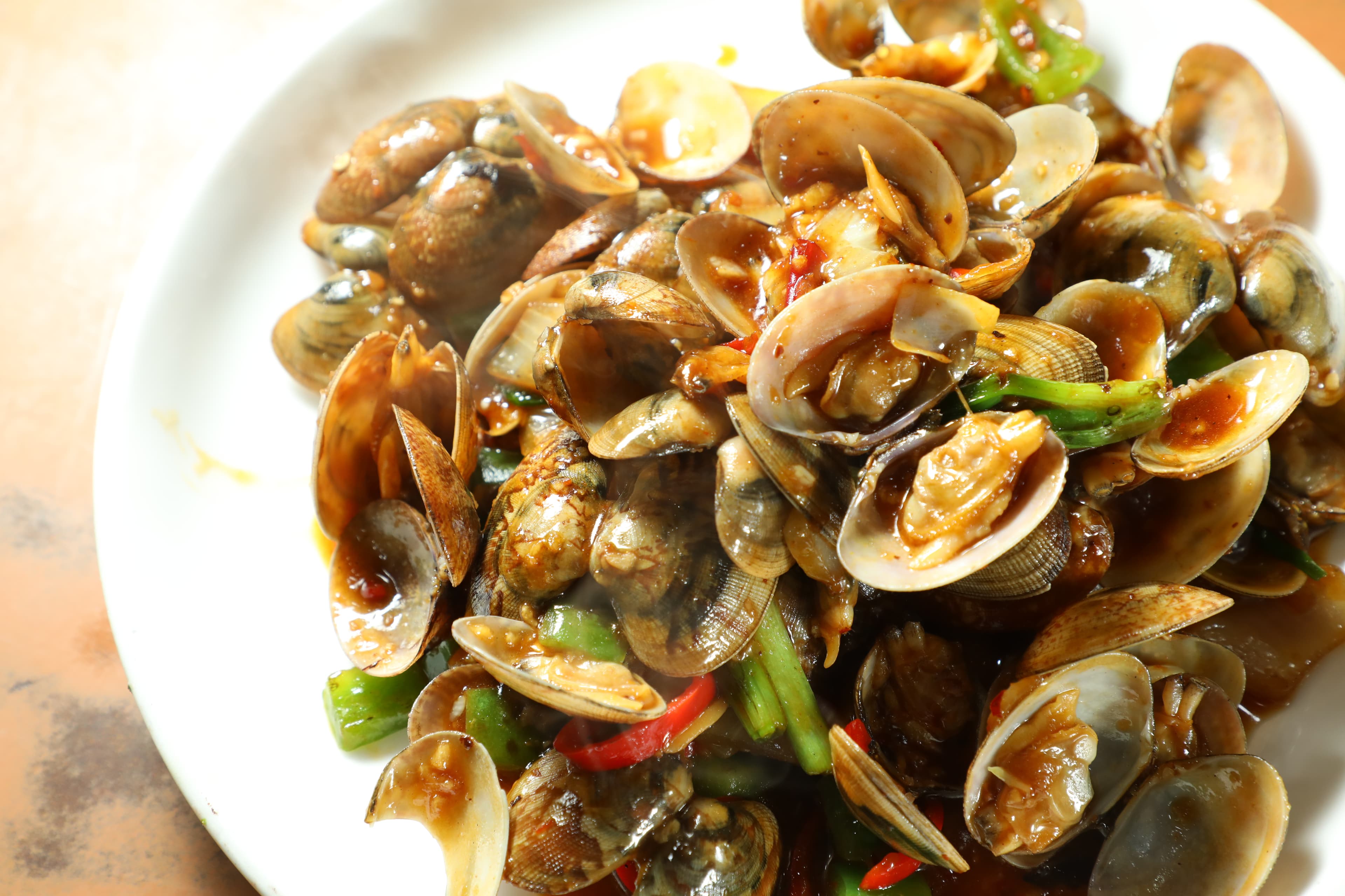 「豉椒炒蜆」的醬料是一絕,炒什麼應該都好吃。(港幣80元/份)