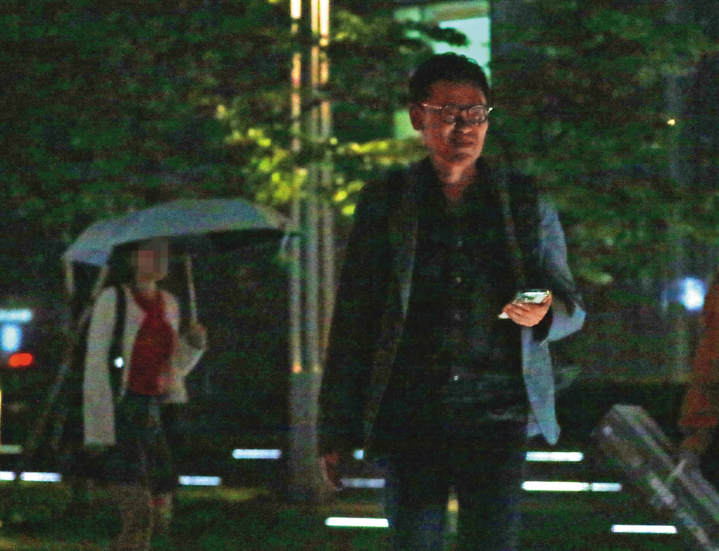 4/30,20:28,這天張軒銘離開公司後,搭計程車前往餐廳與吳女共進晚餐。