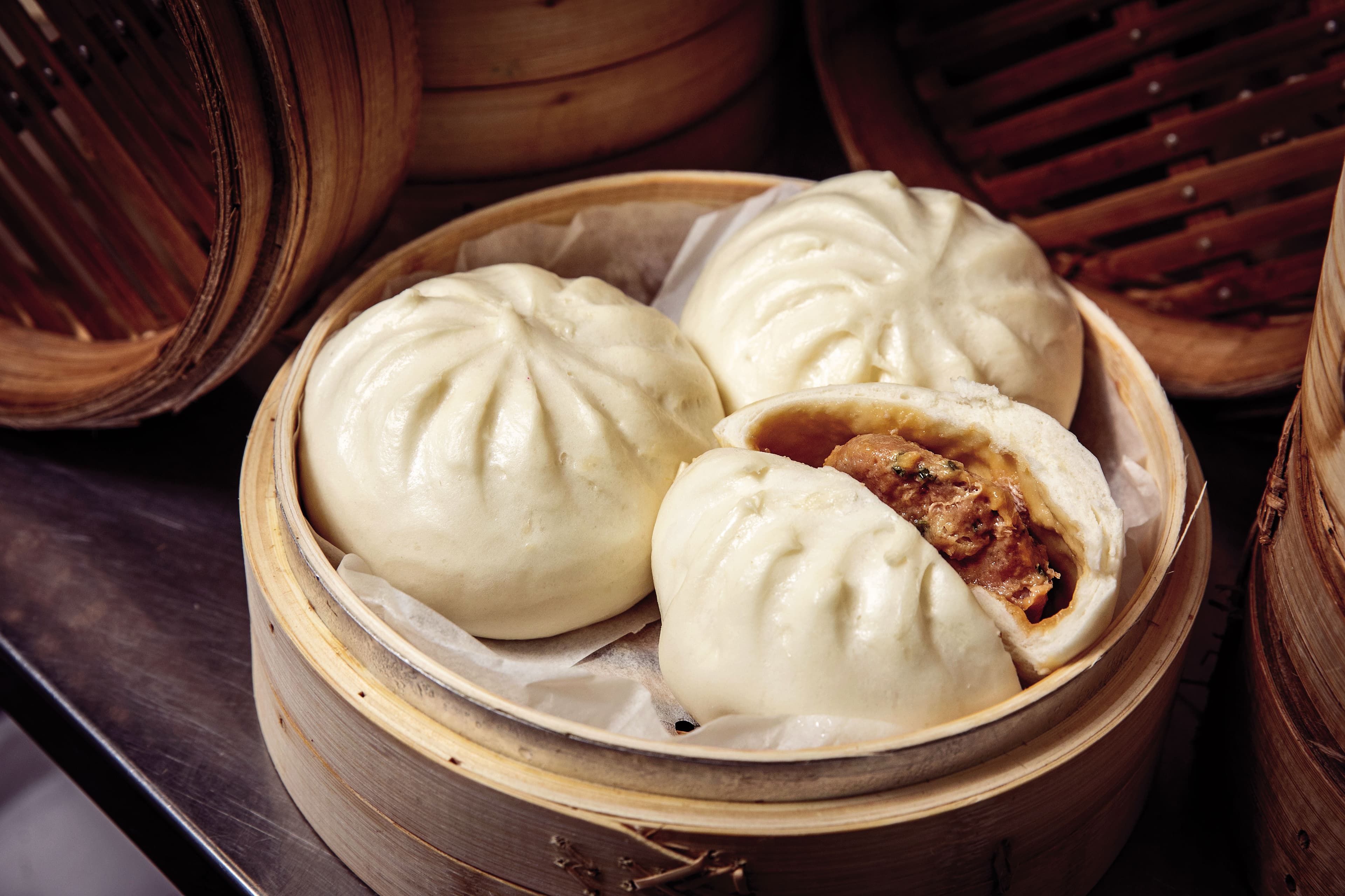 永豐盛的招牌「鮮肉包」,內餡以現宰溫體豬製成,肉鮮味美,是最熱賣商品。(35元/顆)