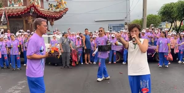 「濟顛禪師」要音樂放大聲點。（翻攝自YT直播）