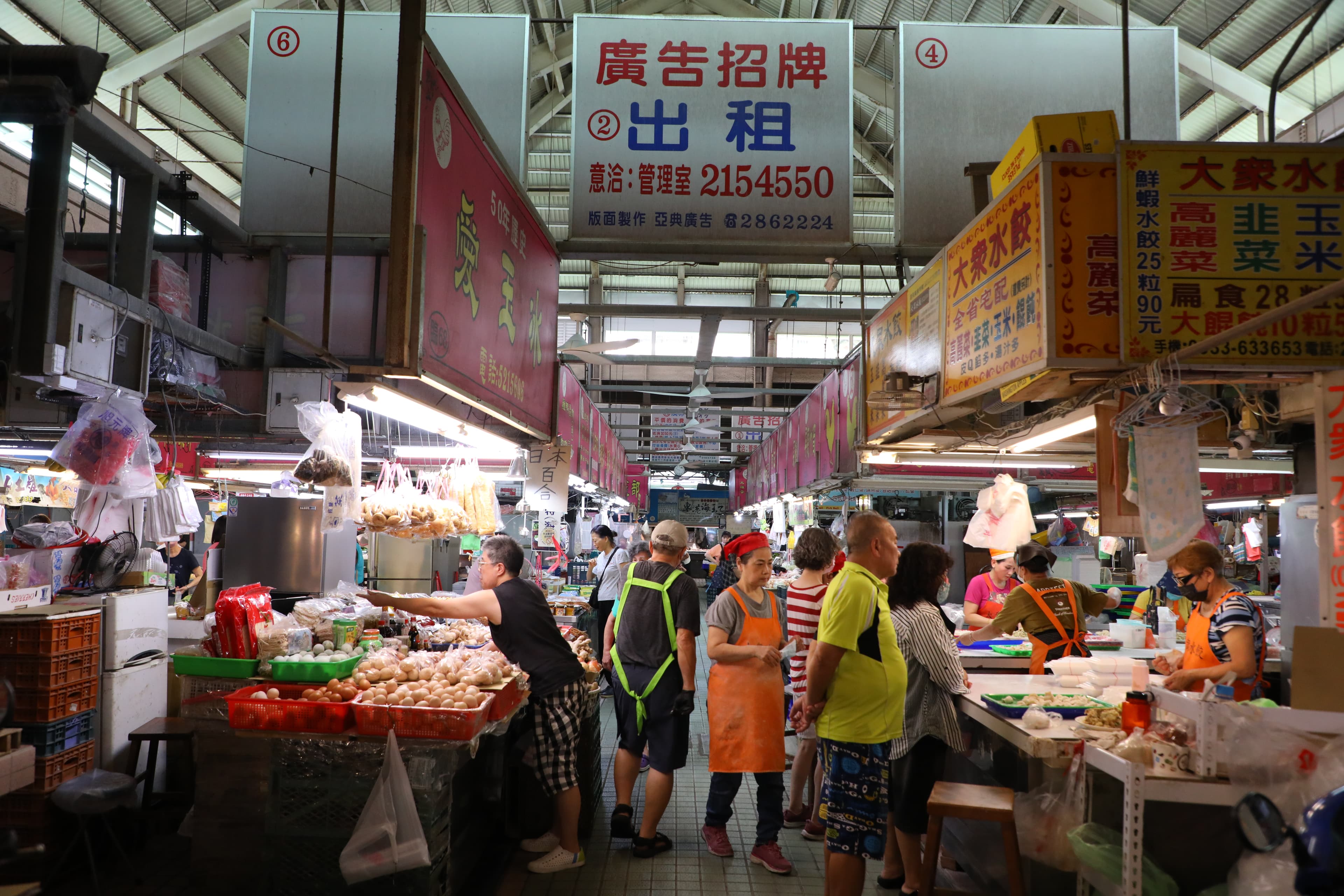 三民第一市場聚集許多名攤老店,值得一一探索。