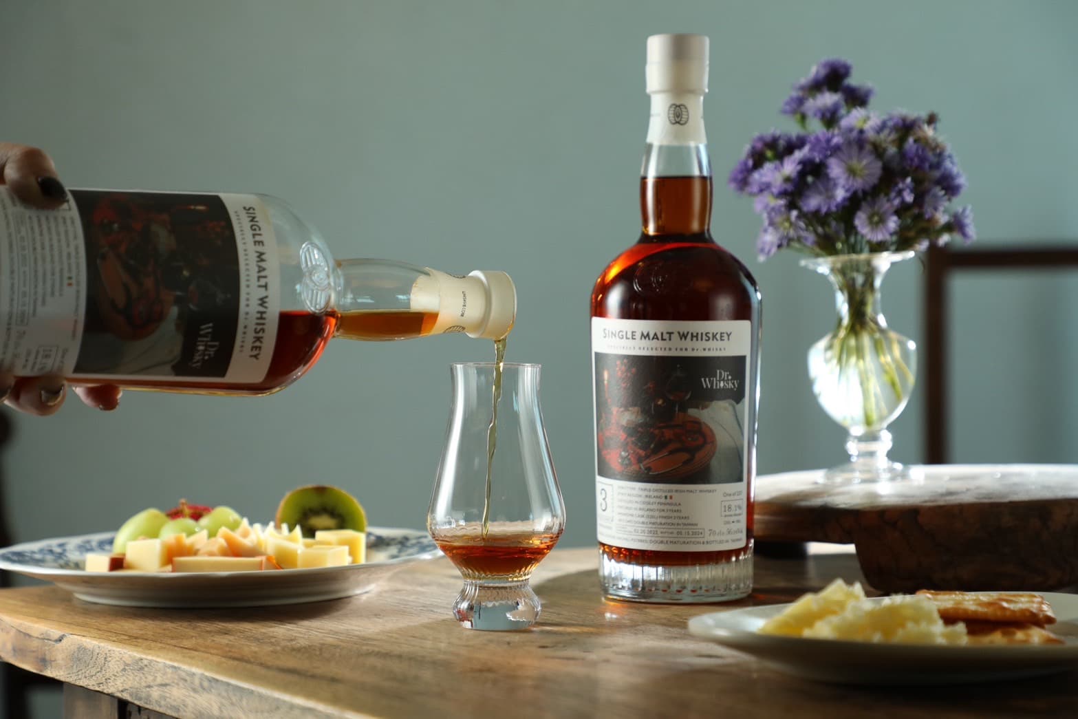 王朝暘認為代表自己的「Dr. Whisky」,在收到成品後很符合自己的期待;他也建議漸進式的品飲、加水,能感受到如紅酒的平衡丹寧感。(2,980元/瓶)