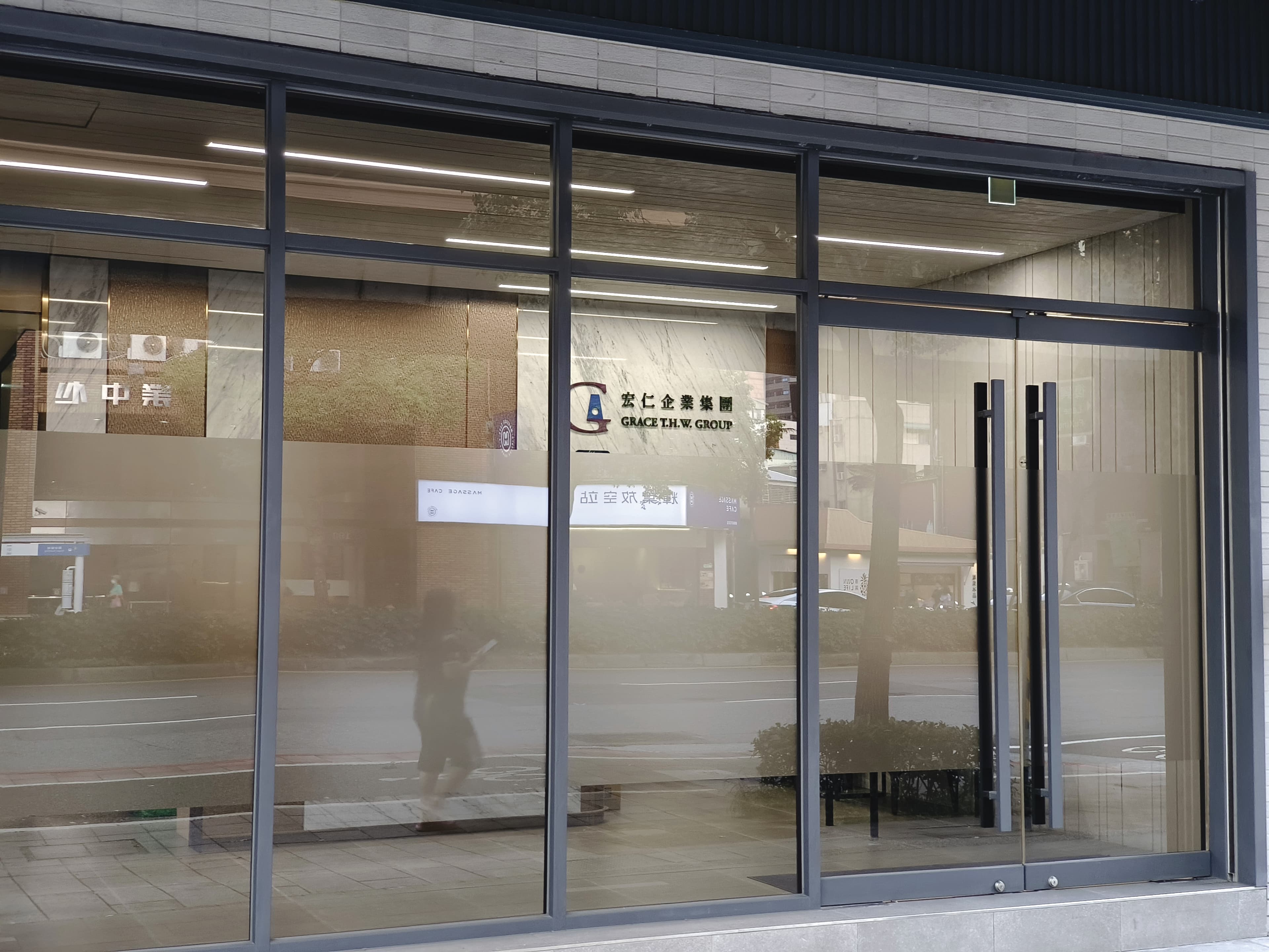 王文洋遭控在辦公室要求宋小姐脫衣撫摸並口交,雙方糾紛已鬧上法院。