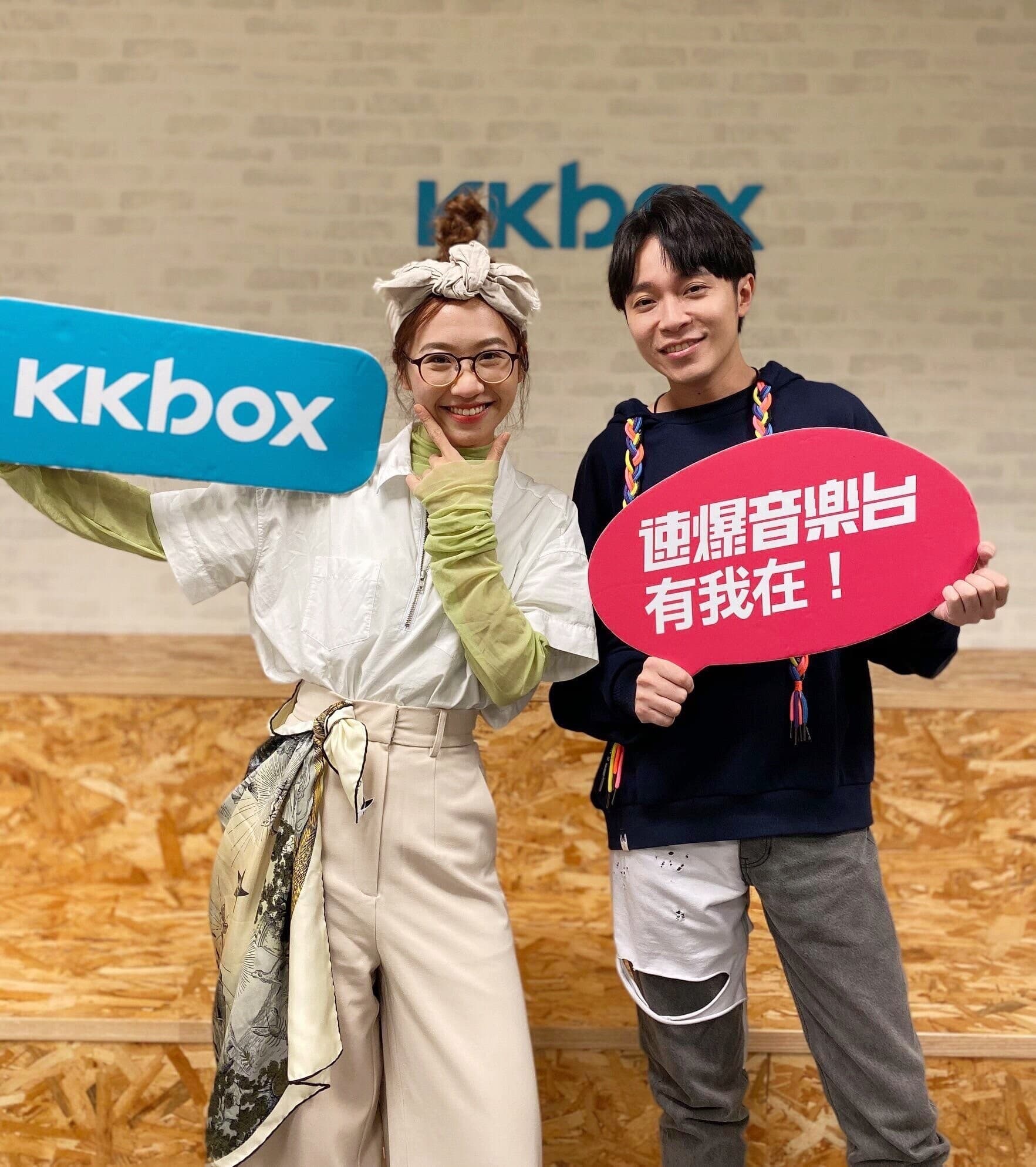 青峰曾多次力挺Lulu的網路節目《明星輕鬆來聊聊》。(KKbox提供)