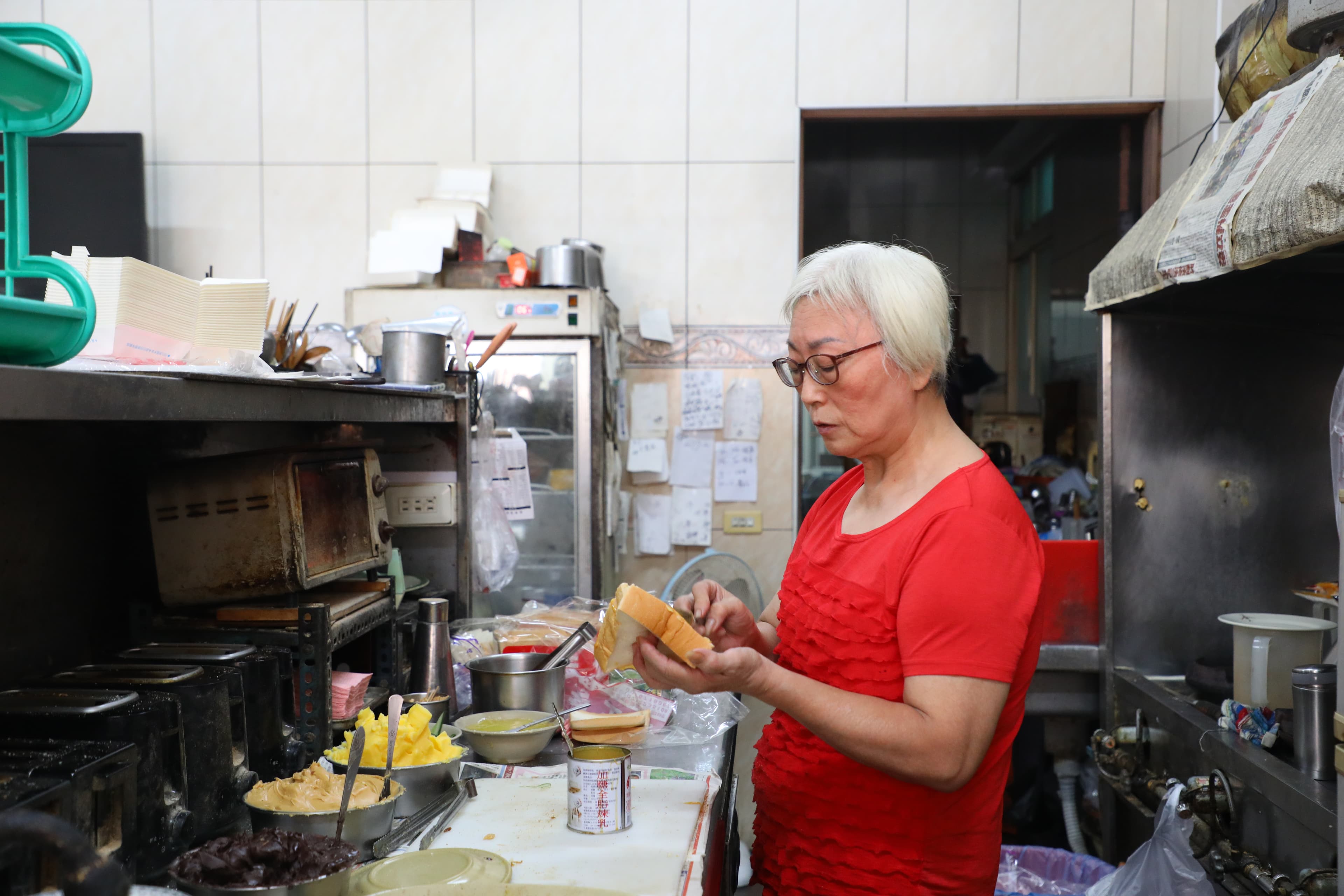 老闆娘蘇如真堅持做自己喜歡的事,過去很拼命早午晚餐都賣,現在年紀大了需要復健,決定以後只賣早餐。