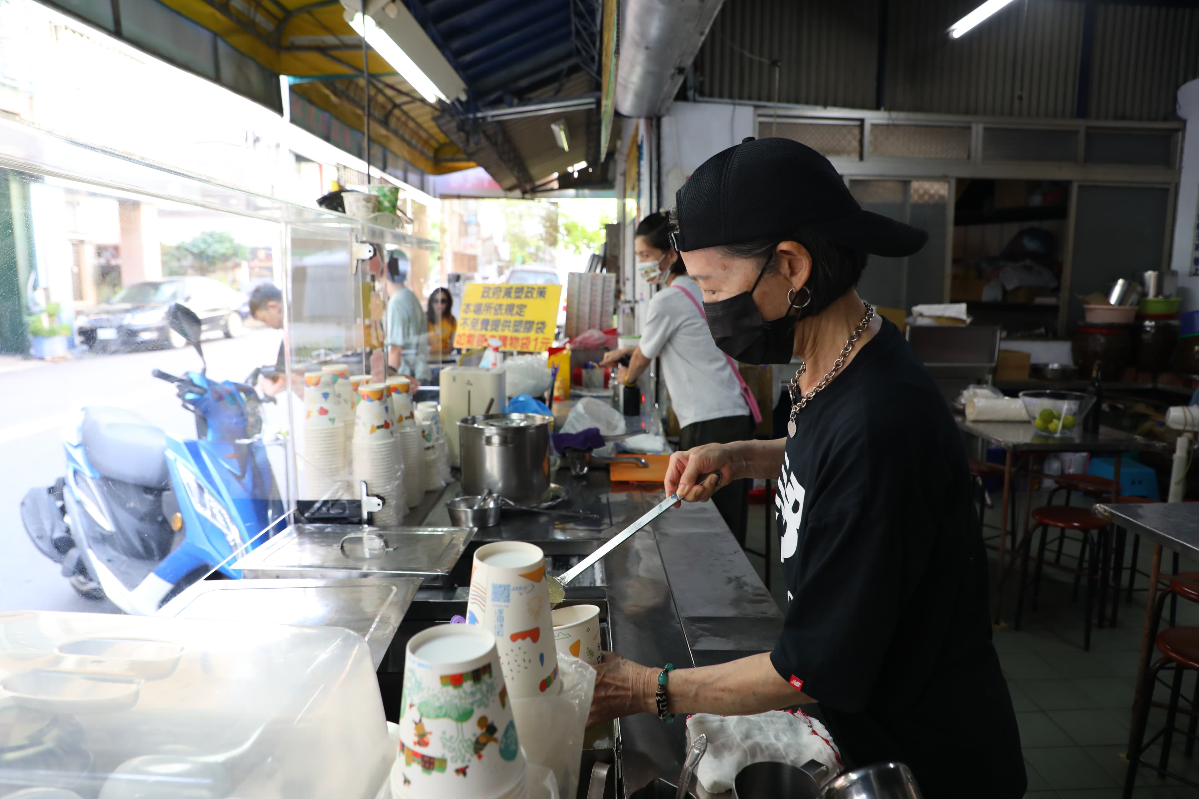 80多年來，港伯梅仔冰的味道始終如一。