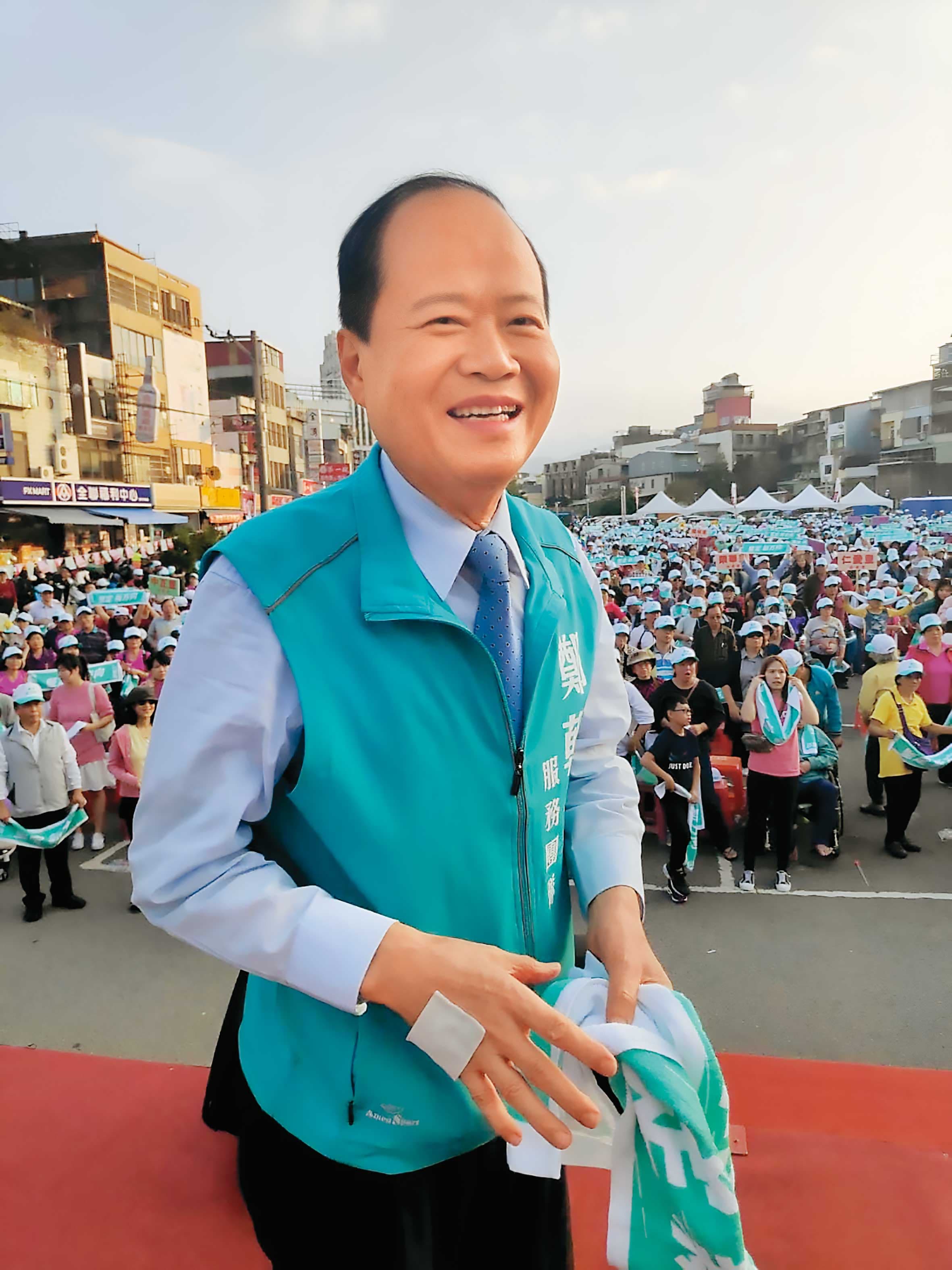 前國民黨籍新竹縣長鄭永金(圖)與兒子鄭朝方遭控收錢不認帳。(翻攝鄭朝方臉書)