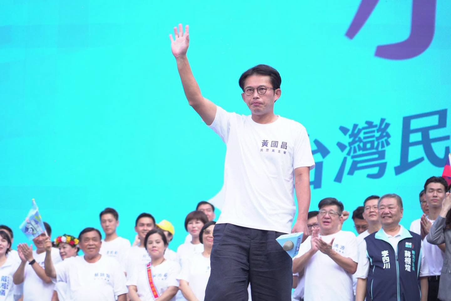 李四川板橋造勢黃國昌相挺，據悉，藍後續宣傳影片，部分將主打黃，以吸引小草票源。（翻攝黃國昌臉書）
