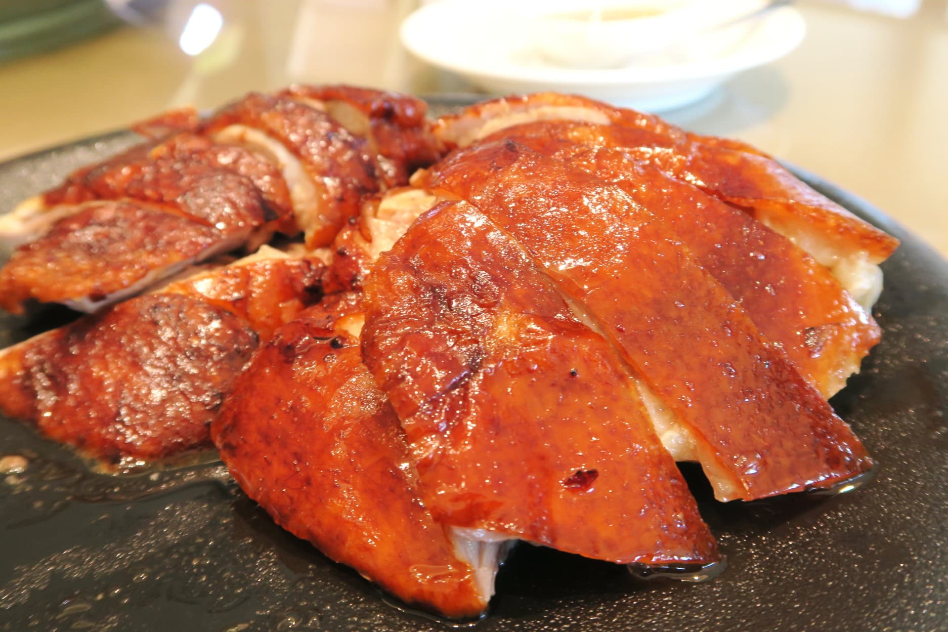 這碟鴨肉可說是廣式燒鴨的升級版,肉夠嫩、皮夠脆。