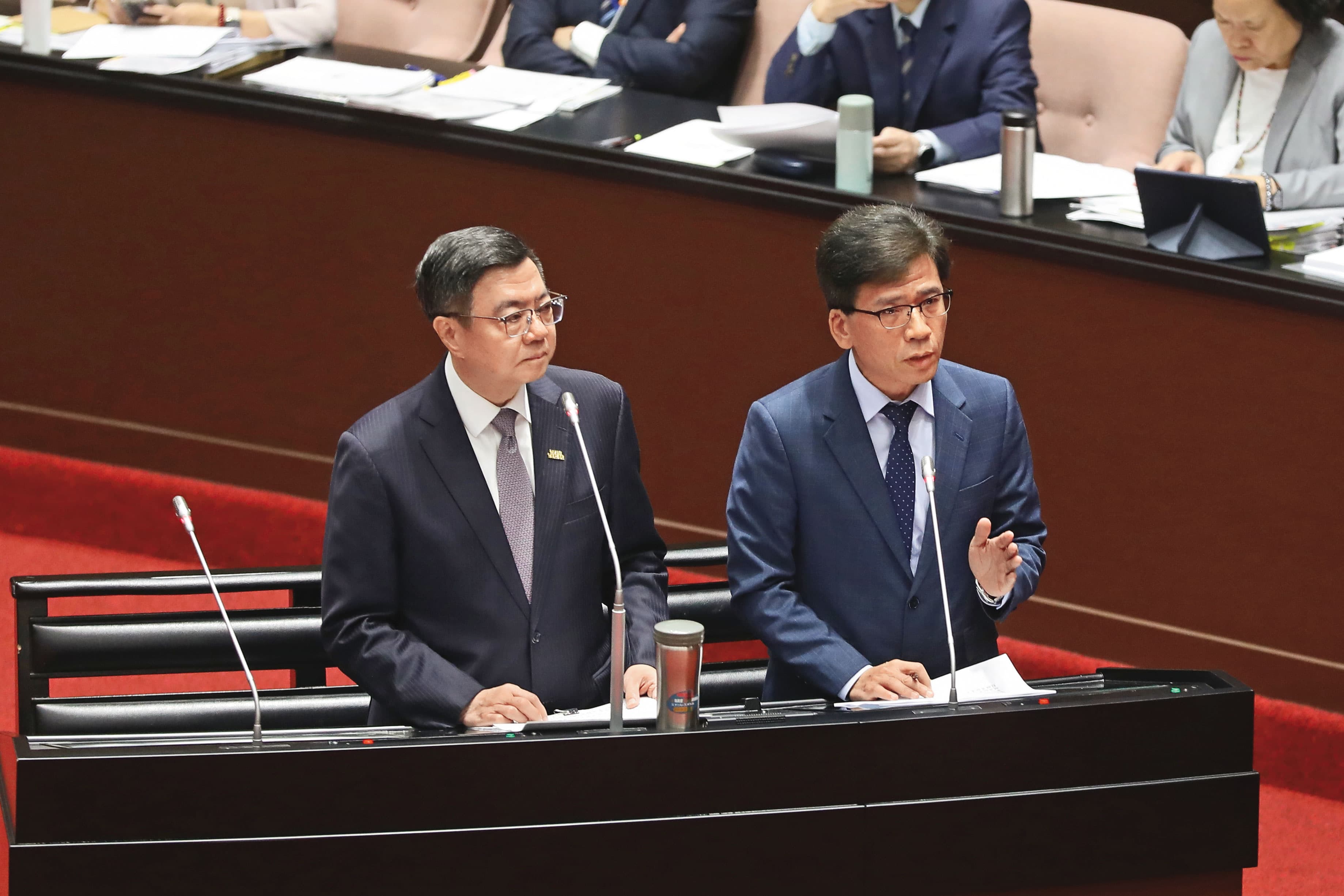 擁有產官學研經驗的彭金隆,喜歡用比喻將艱深的金融語言化繁為簡。