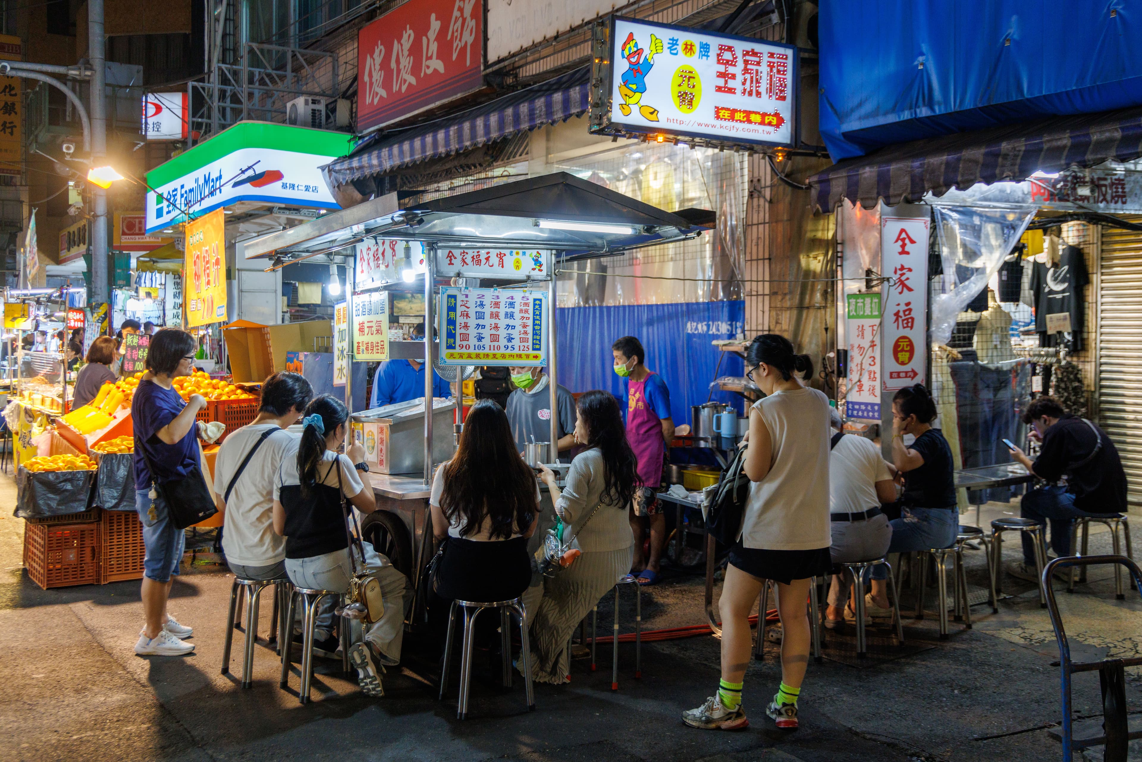 全家福元宵是基隆廟口夜市的知名老店，元宵節前後更是人氣爆棚。
